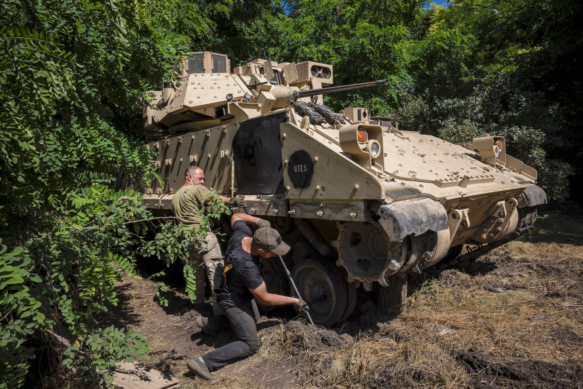 Reparatur der Mechanik von Bradley-Panzerfahrzeugen in der Ukraine