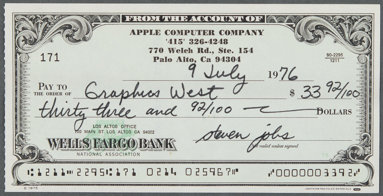 Steve Jobs hat diesen Scheck der Apple Computer Company bereits 1976 – 2010 unterzeichnet. Von Jobs signiertes iPad, ein „Heiliger Gral“ von 2007.  iPhone gehört zu den Apple-Geräten, die versteigert werden