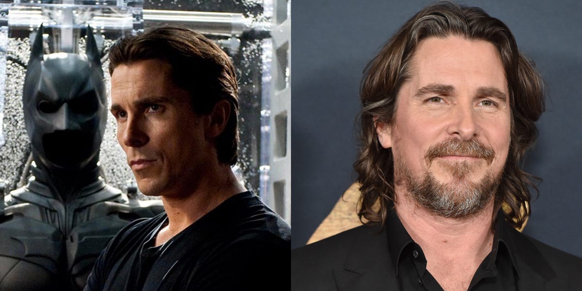 Christian Bale als Bruce Wayne/Batman in „The Dark Knight“ steht neben einem Batman-Kostüm und Christian Bale jetzt.
