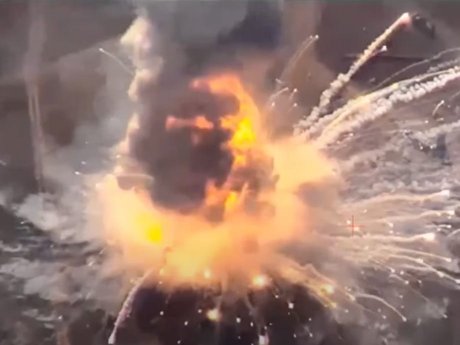 Ein Video fängt den Moment ein, als eine S-400 auf der Krim explodiert.