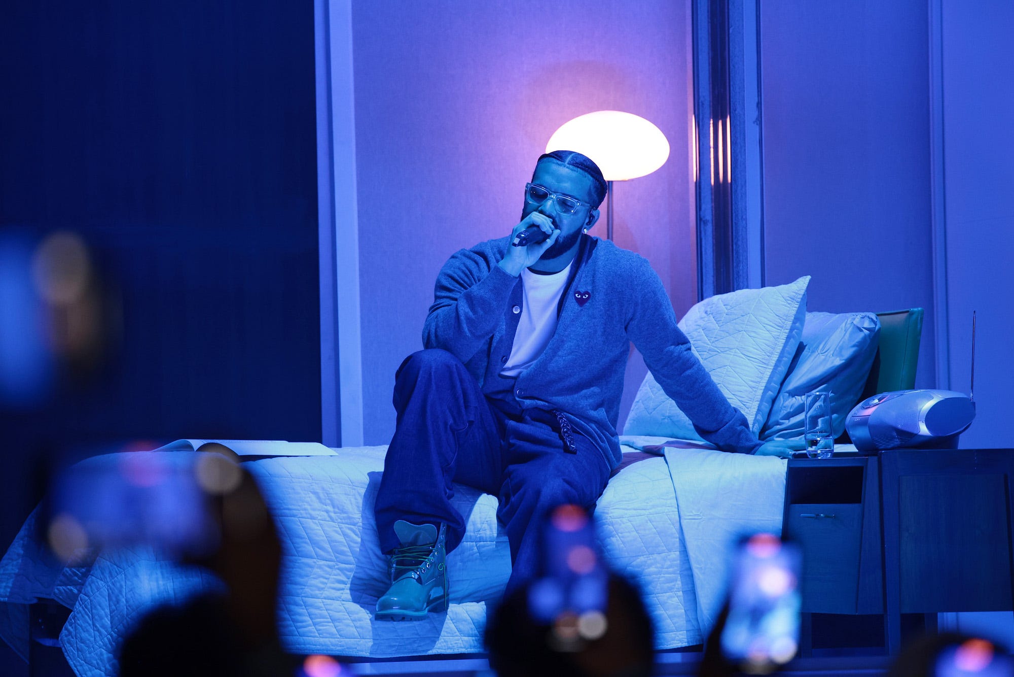 Drake tritt auf der Bühne während Drake Live From The Apollo Theater für SiriusXM und Sound 42 im Apollo Theater am 22. Januar 2023 in New York City auf.