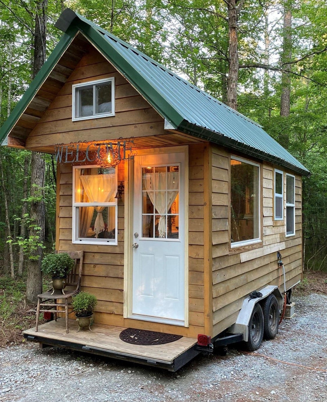 ein kleines Holzhaus