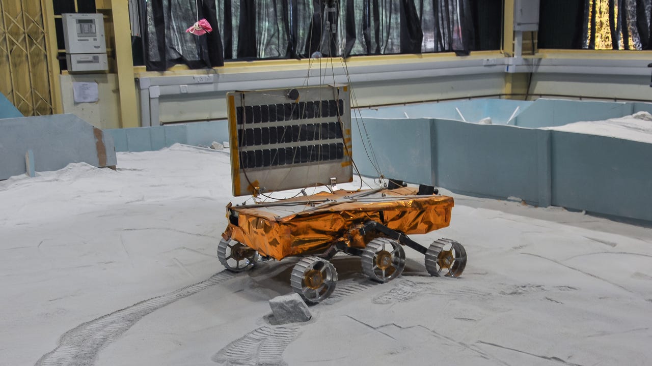 Bild des Rovers an Bord der indischen Mondlandefähre.