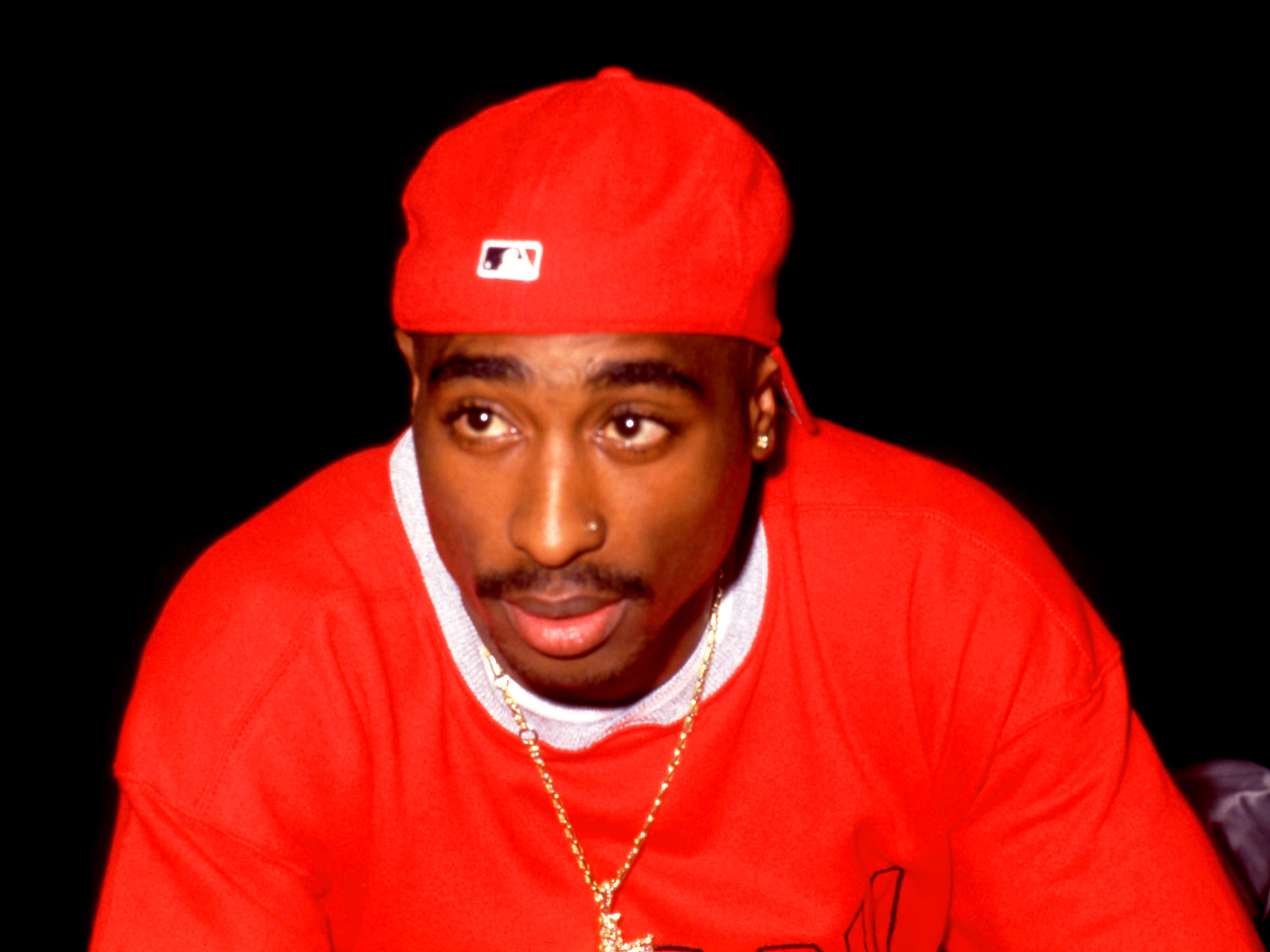 Tupac Shakur posiert für ein Porträt während der Source Awards 1994.