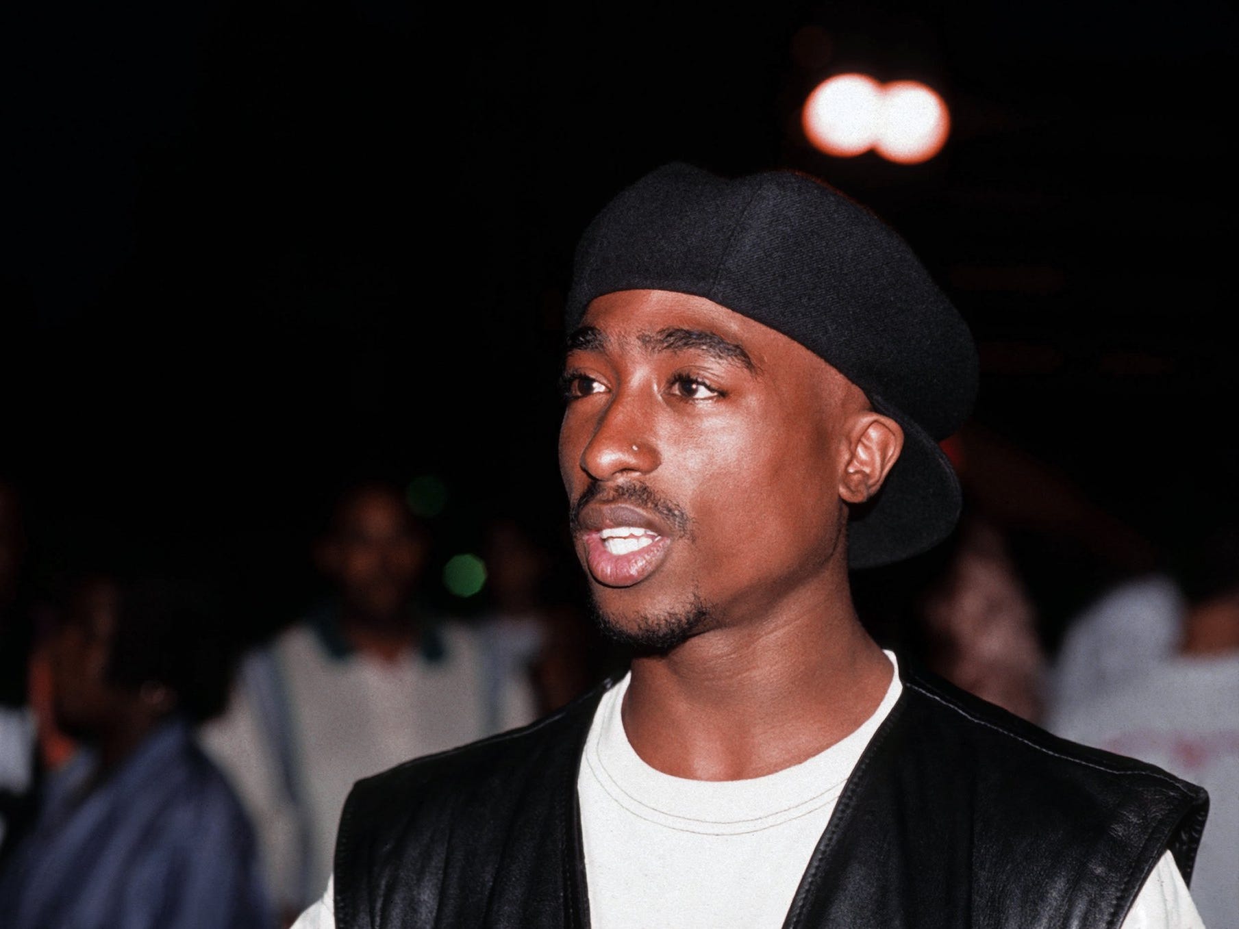 Tupac Shakur posiert für ein Porträt im Club Amazon am 23. Juli 1993 in New York, New York.