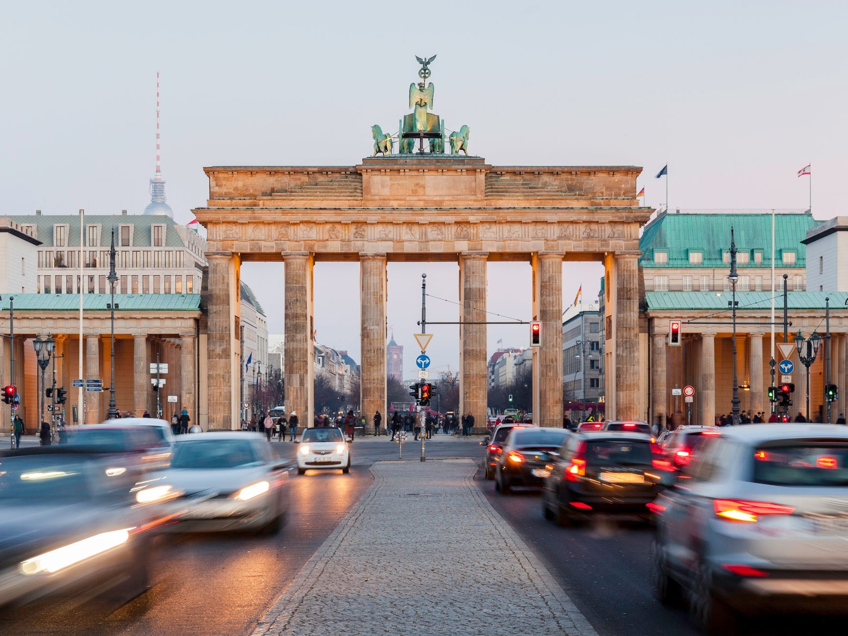 Am frühen Morgen am Brandenburger Tor in Berlin, Deutschland.