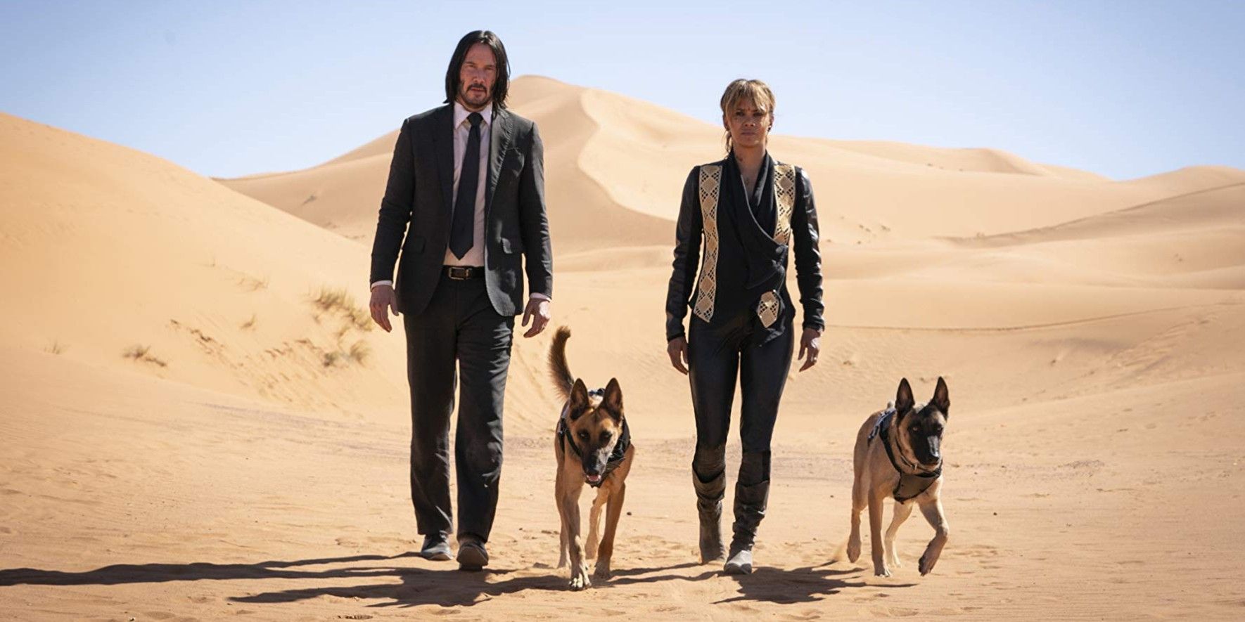 John Wick geht in Kapitel 3 – Parabellum – mit seinem Hund durch die Wüste