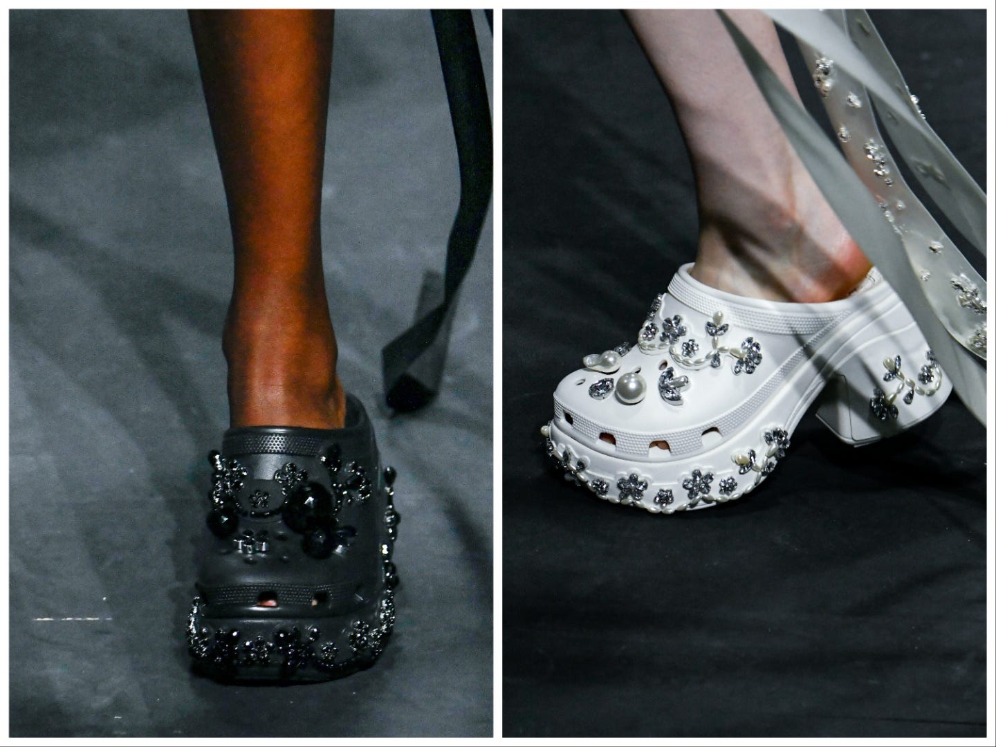Model trägt schwarze Crocs mit schwarzen Strassverzierungen (links), Model trägt weiße Crocs mit Strass- und Perlenverzierungen