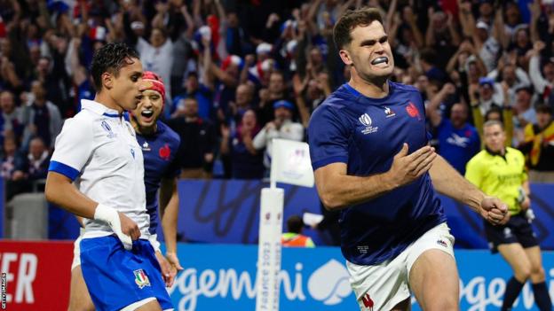 Damian Penaud feiert seinen Versuch für Frankreich