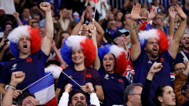 Frankreich-Fans feiern den Sieg ihrer Mannschaft gegen Italien