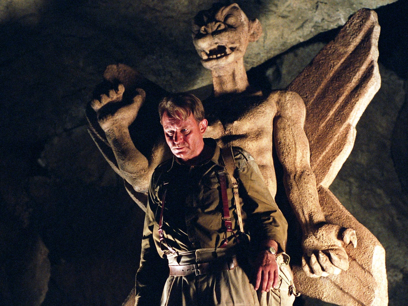 Stellan Skarsgård als Pater Lankester Merrin in „Exorcist: The Beginning“.
