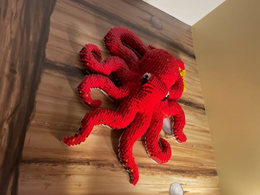 Lego-Oktopus im Legoland-Hotelzimmer.