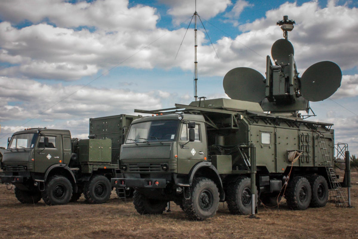 Ein russisches elektronisches Kriegsführungssystem Krasukha-4.