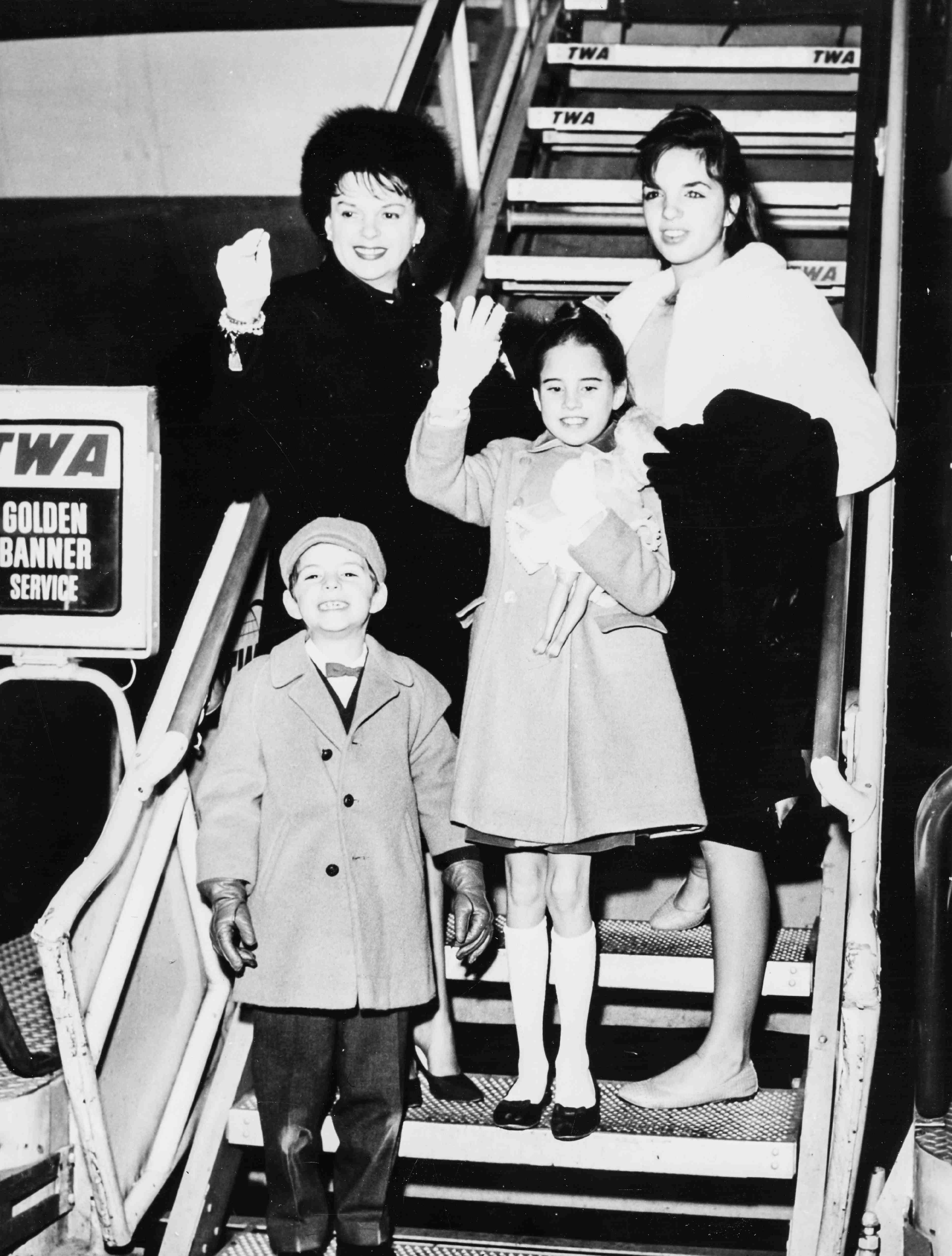 Judy Garland mit ihren Kindern Liza, Lorna und Joe, 1962.