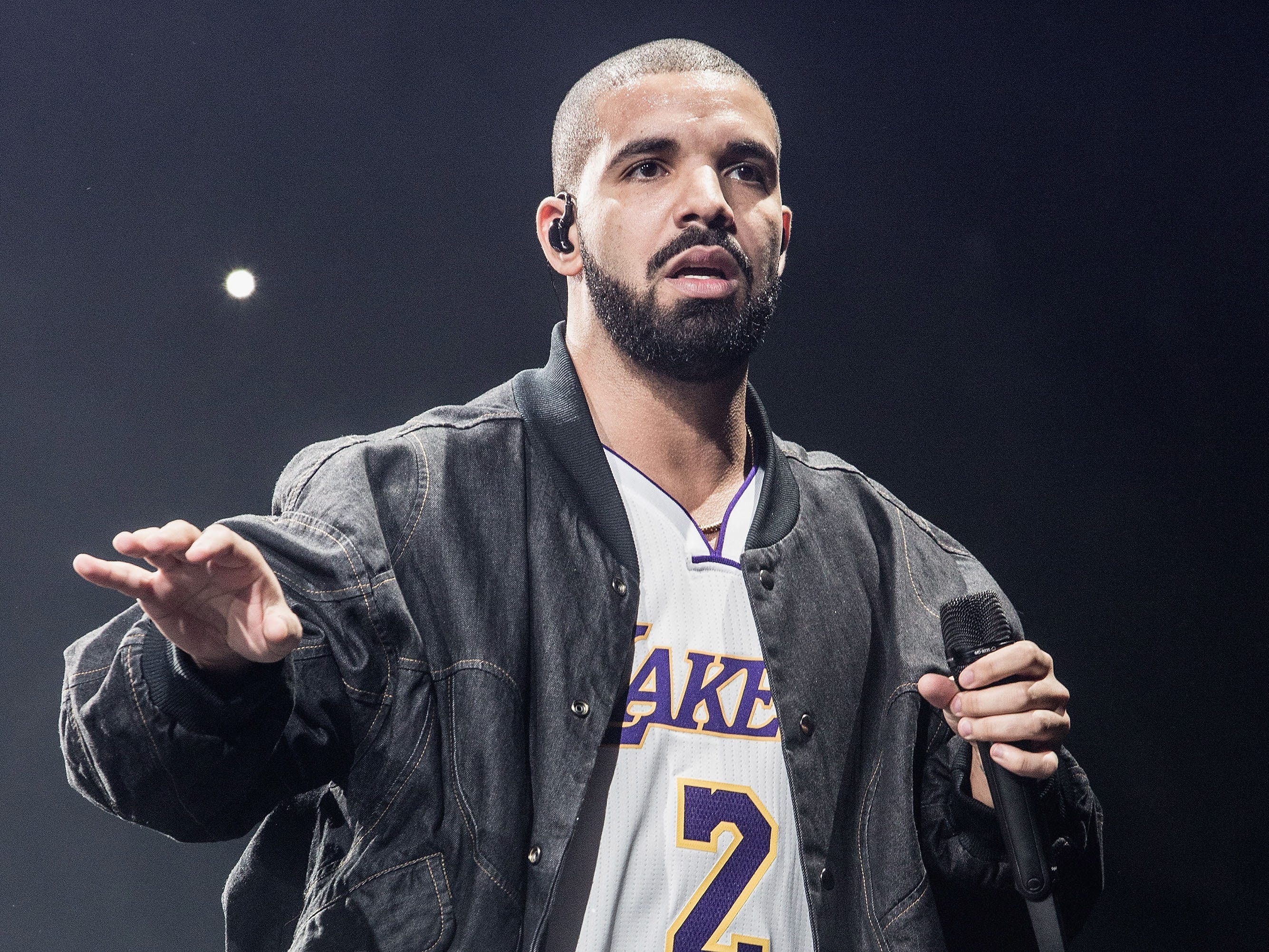 Drake tritt am 27. September 2016 in Kalifornien auf