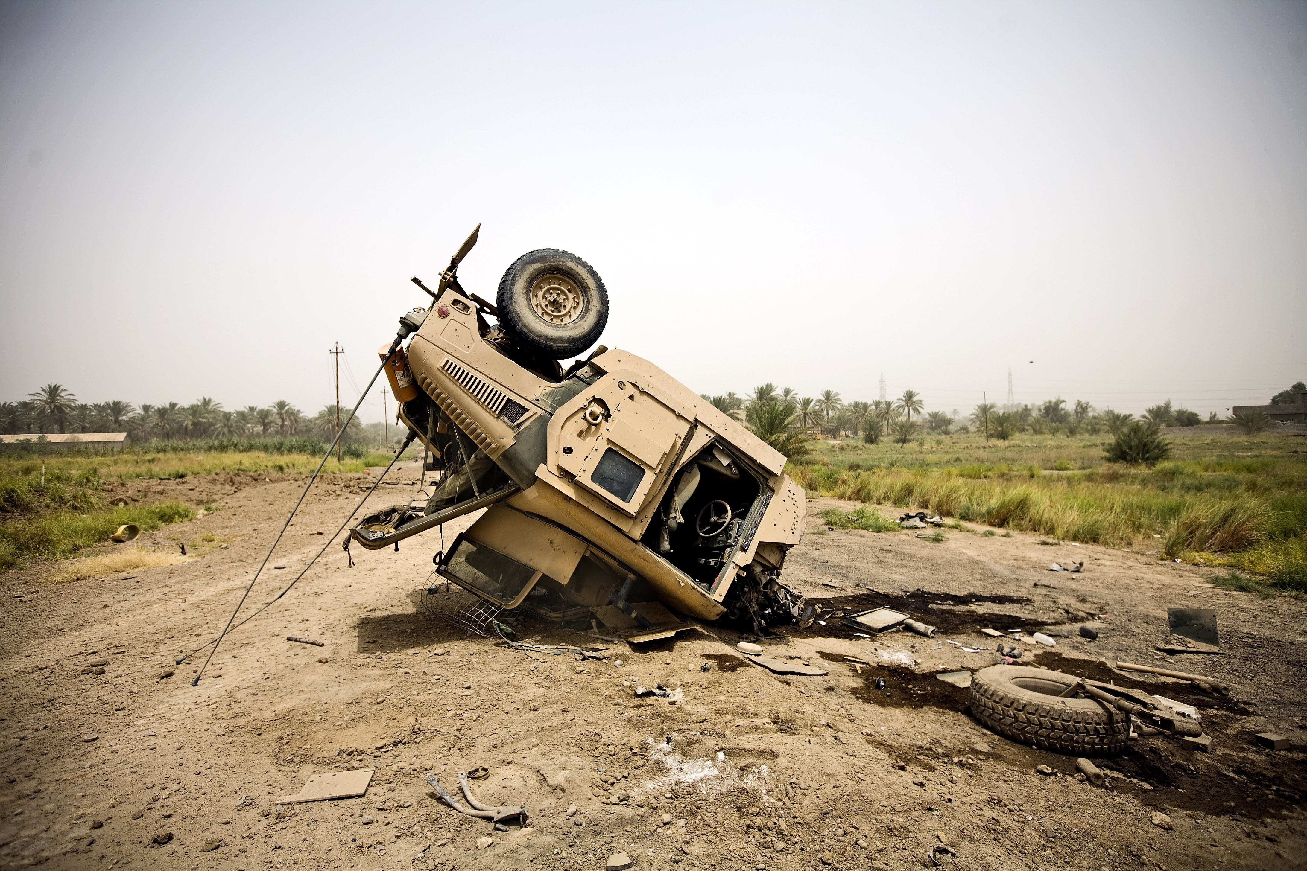 Ein von IEDs zerstörtes US-Fahrzeug im Irak.