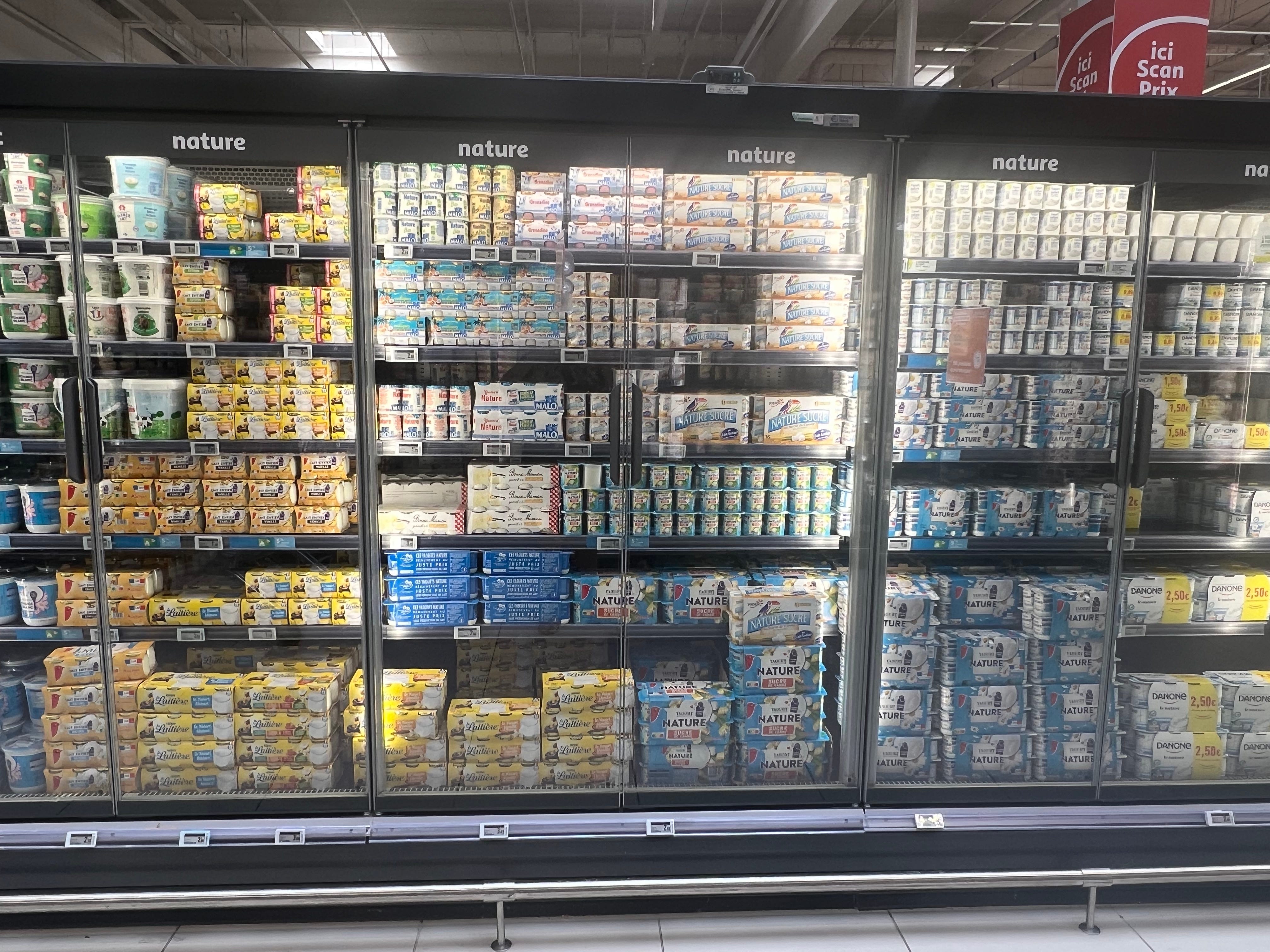 Gang bei Auchan voller Joghurt