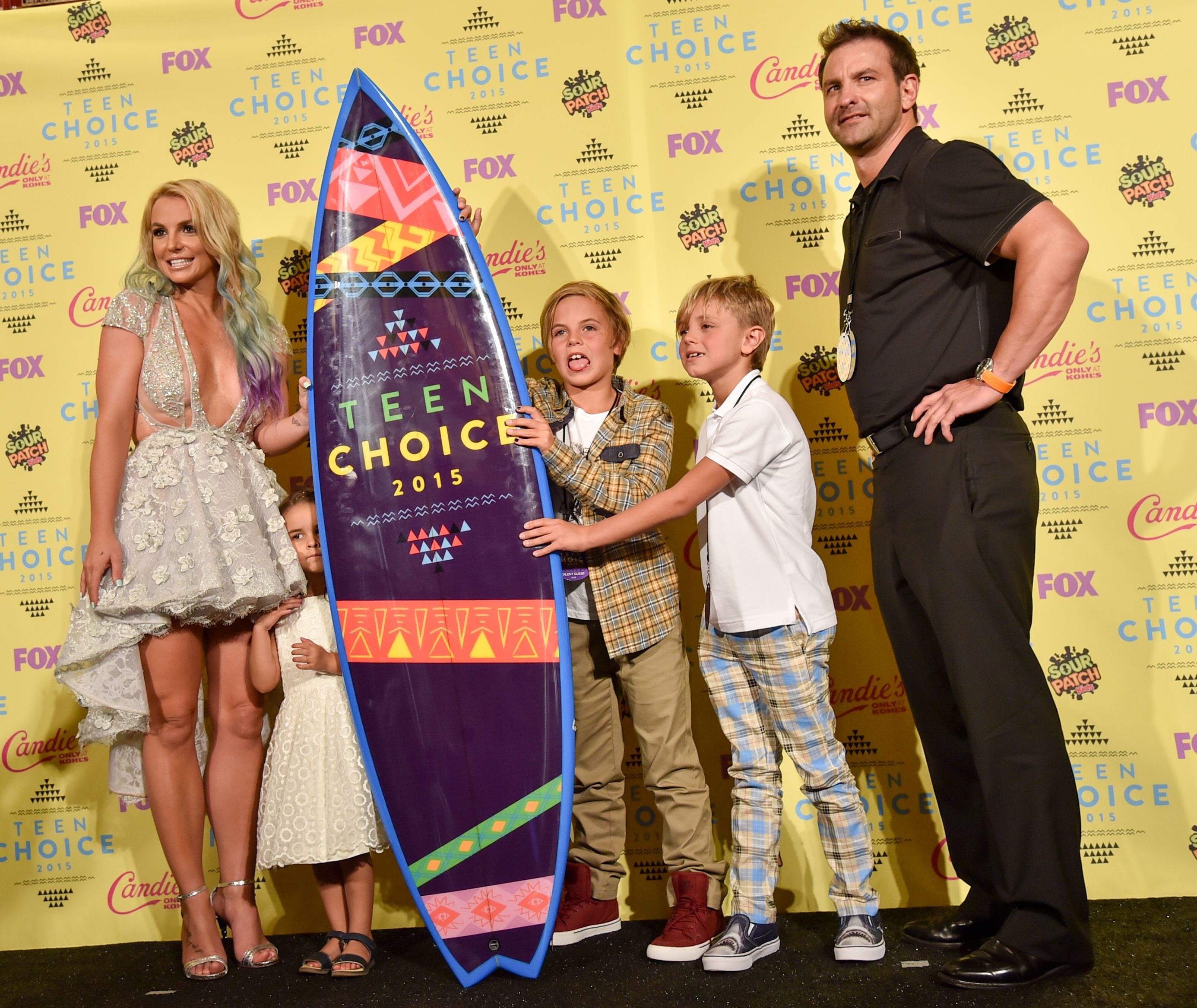 Britney Spears mit ihrer Nichte Lexie, den Söhnen Jayden James und Sean Preston und ihrem Bruder Bryan im Jahr 2015.