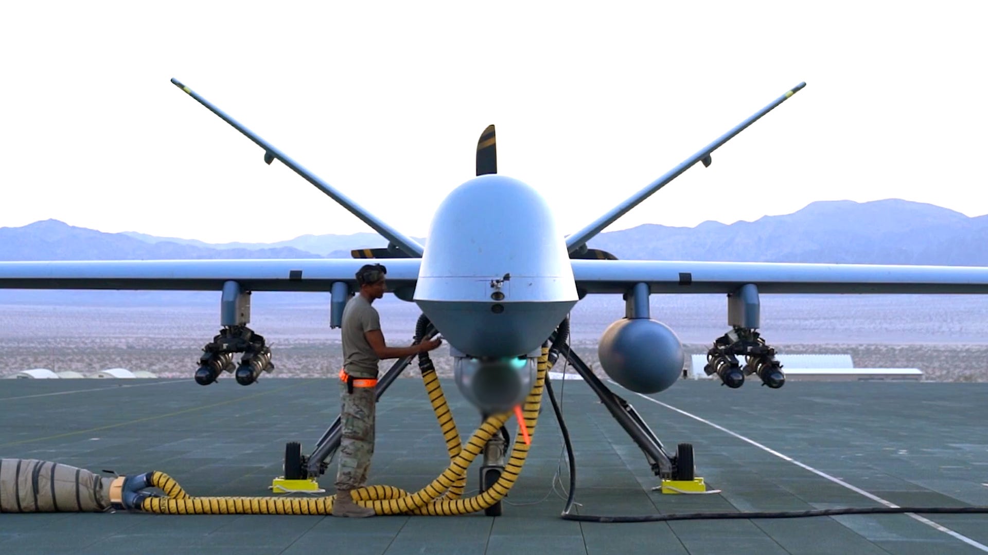 MQ-9 Reaper-Drohne wird gewartet