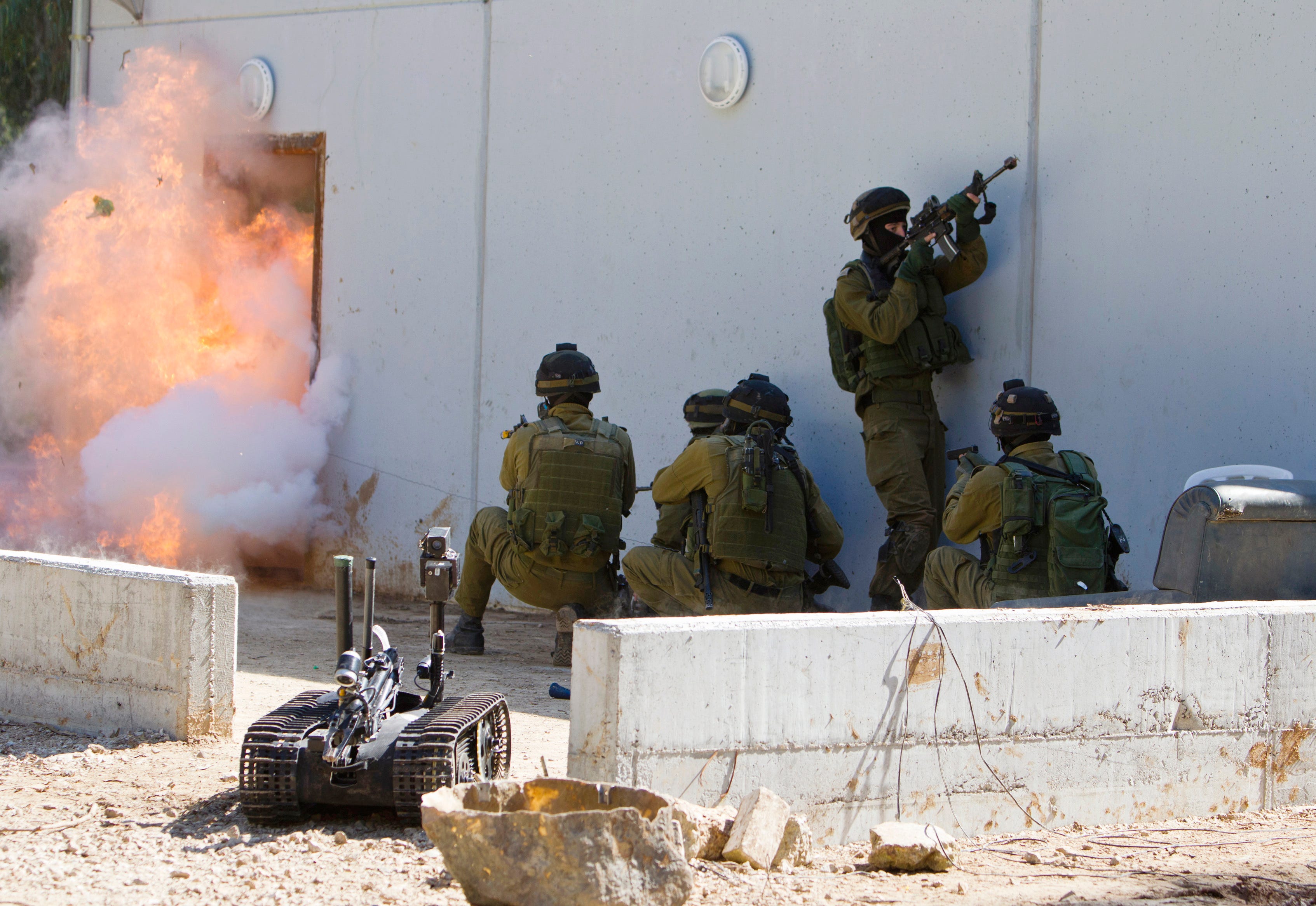 Israelische Kommandos der Einheit Yahalom („Diamant“) des Ingenieurkorps nehmen am 7. März 2012 an einer Tunneljagdübung auf dem Spezialeinheitsstützpunkt Sirkin in der Nähe von Tel Aviv teil.