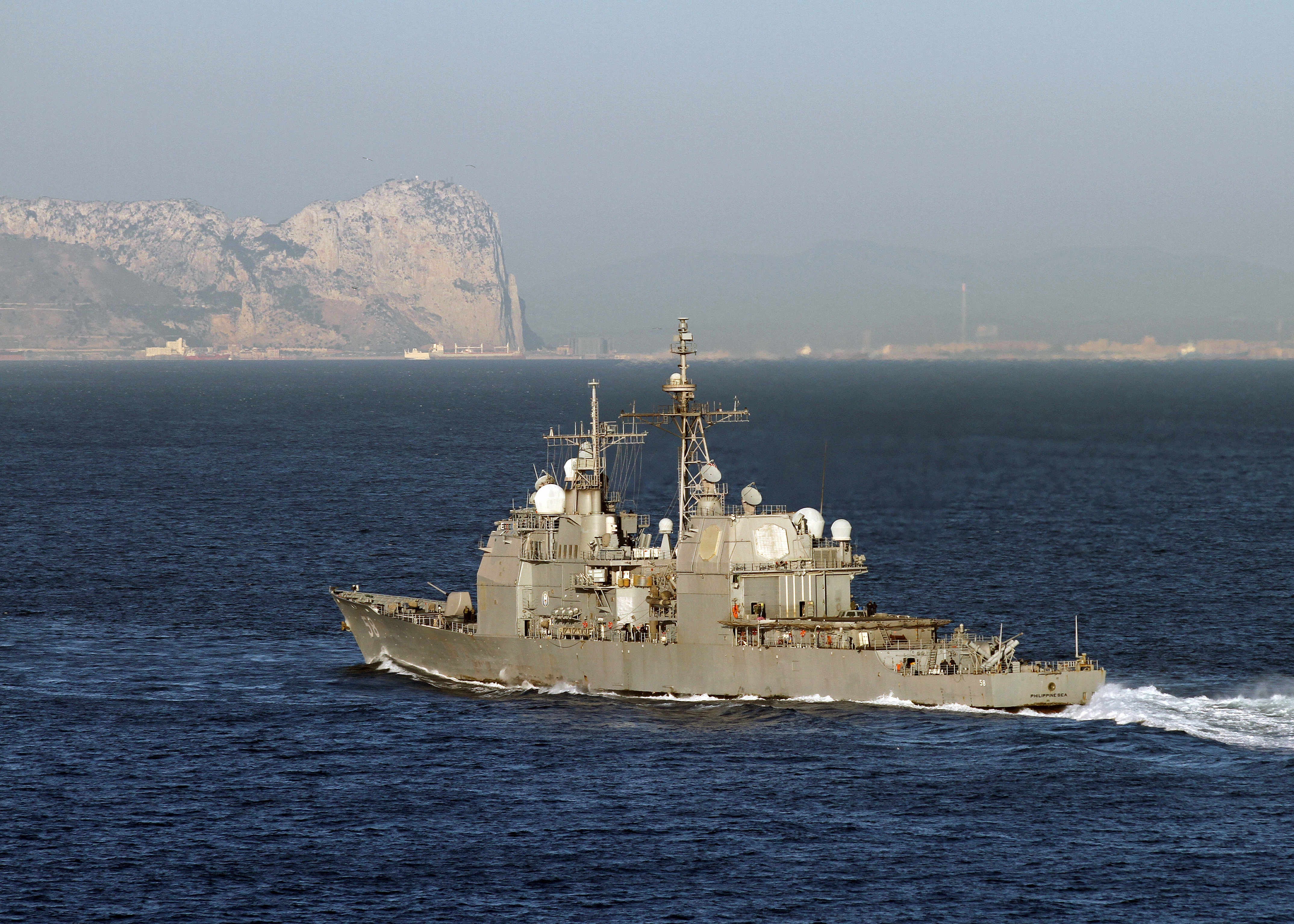 Ein Foto der USS Philippine Sea.