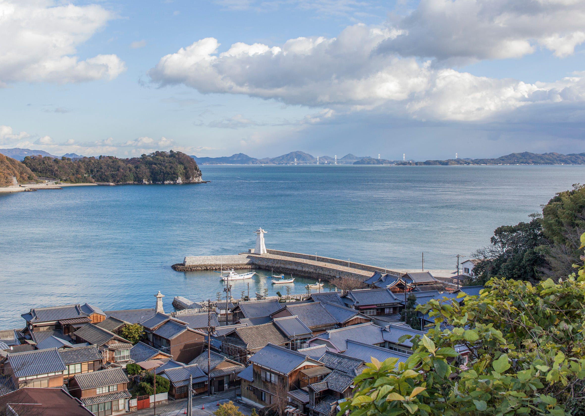 Die Hafenstadt Mitarai in Japan