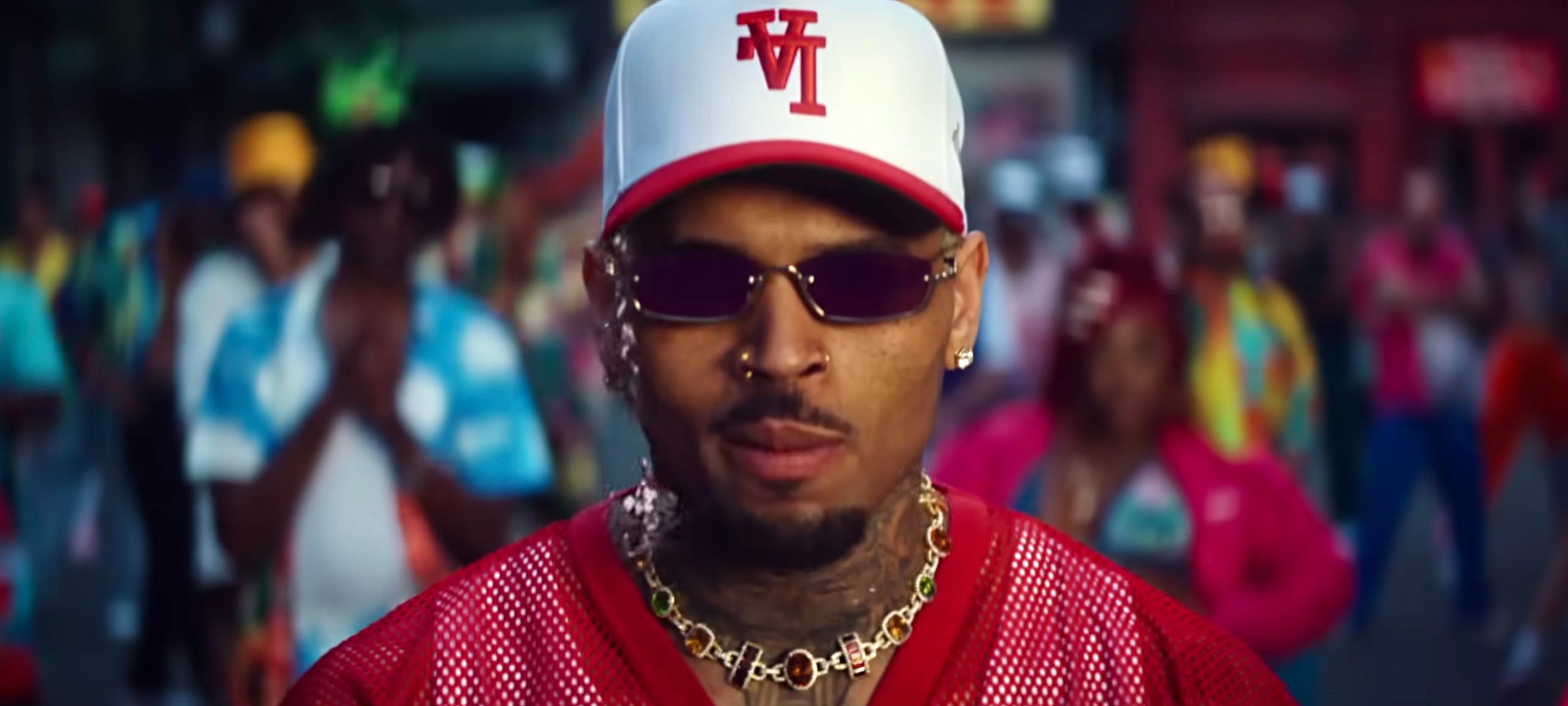 Chris Brown Summer Too Hot Musikvideo