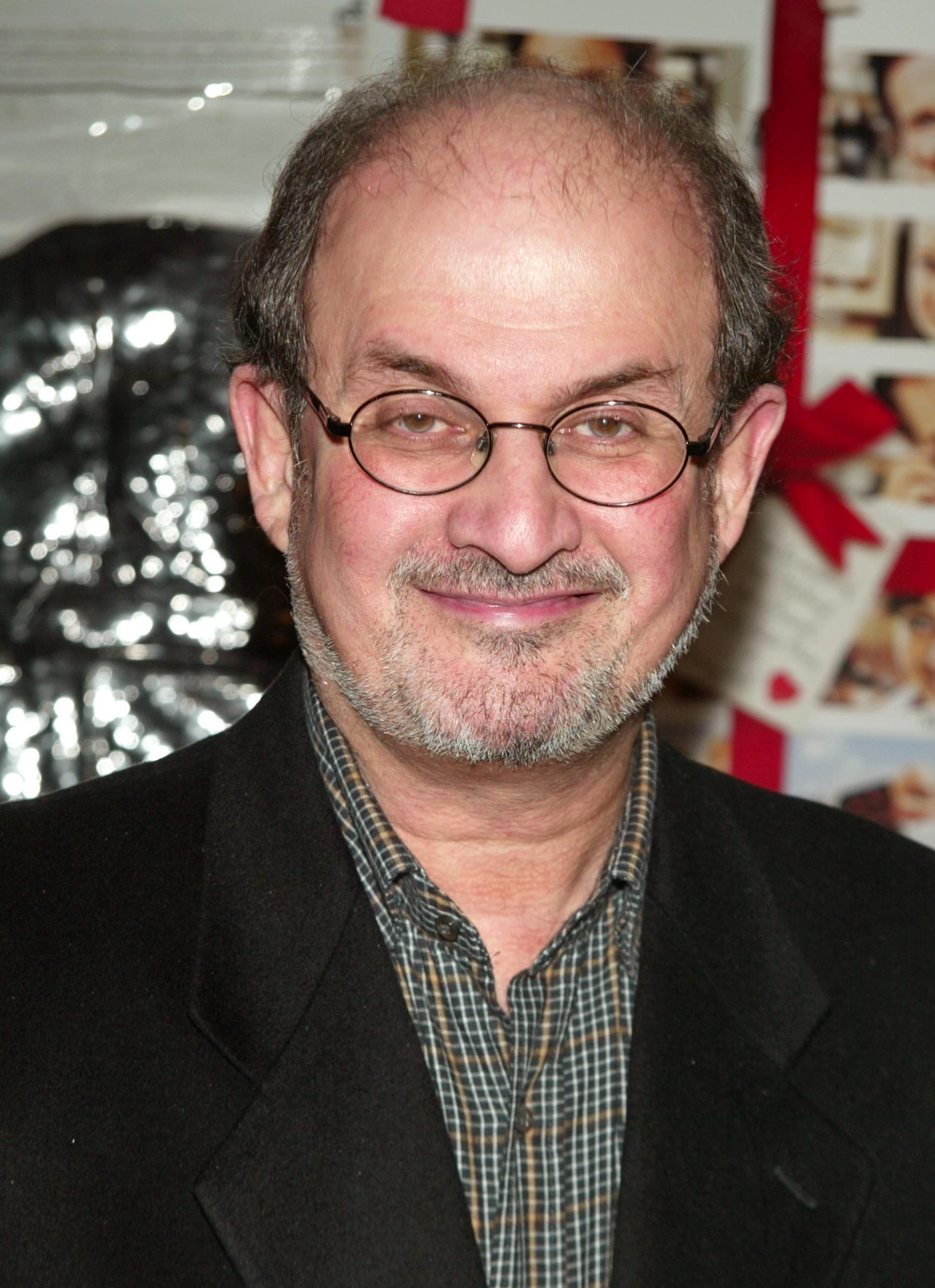 Salman Rushdie während der Premiere von „Love Rather New York“ im Ziegfeld Theater in New York City, New York, USA.