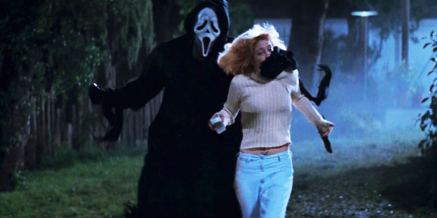Ghostface jagt Drew Barrymores Casey in der Eröffnungsszene von Scream