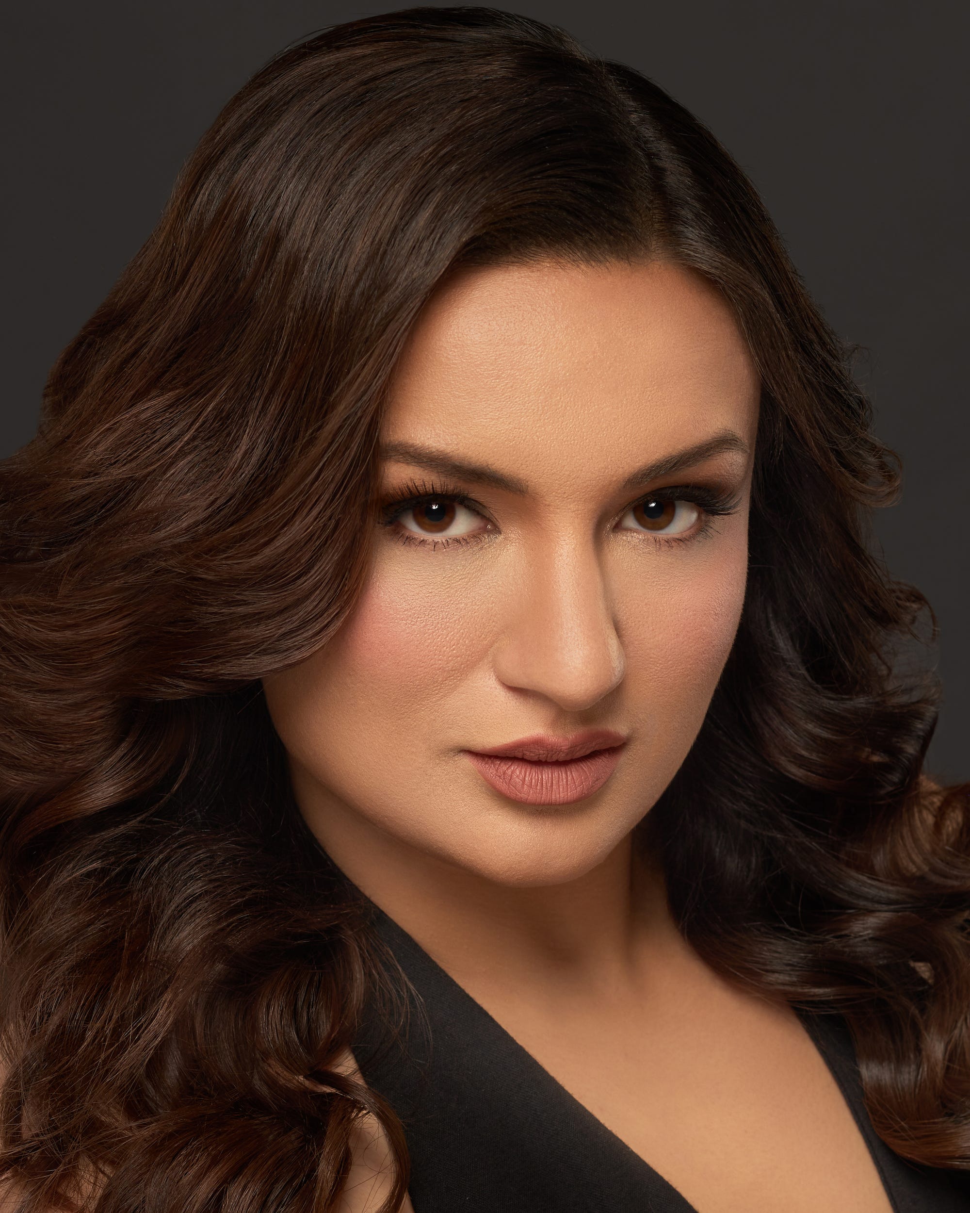 Ein Porträtfoto von Miss Nepal 2023 Jane Dipika Garrett.