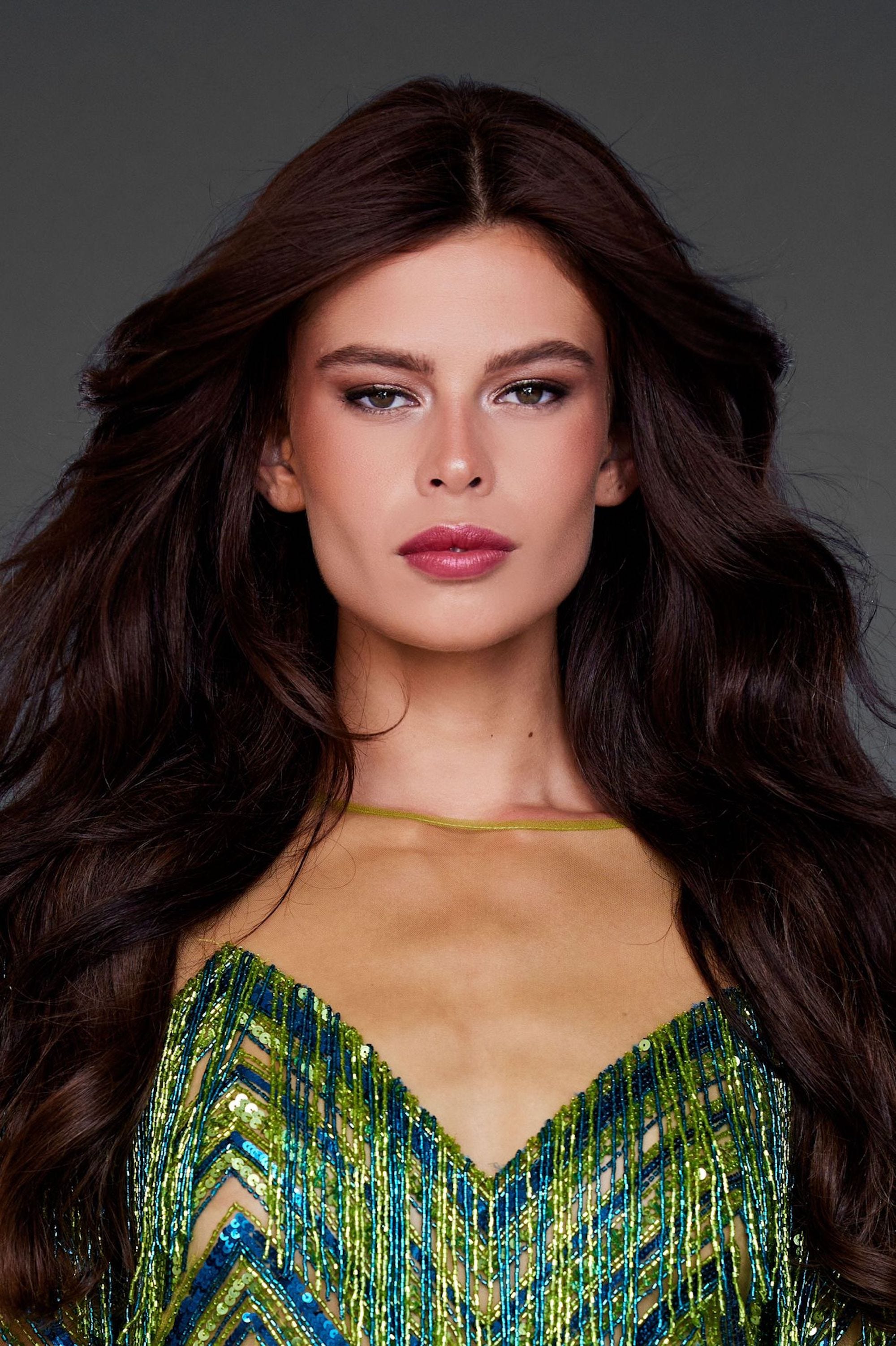 Ein Kopffoto von Rikkie Kollé, Miss Niederlande 2023.