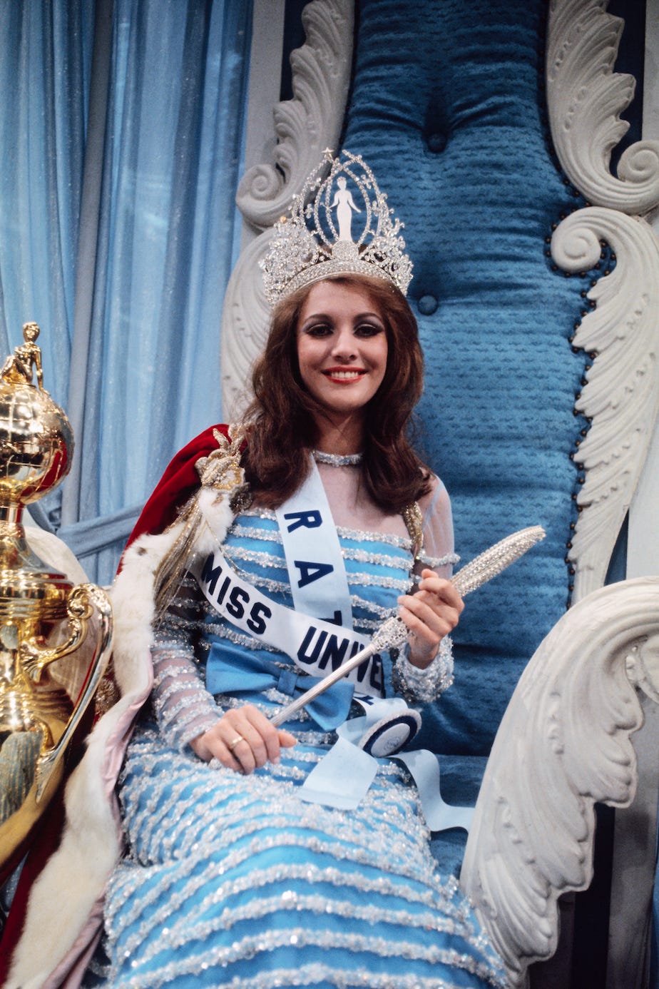 Die Miss Universe von 1968, Martha Yasconcellos aus Brasilien, hat hier ihre Trophäe entgegengenommen.  Am 13. Juli wurde sie vor 64 anderen Schönheiten aus der ganzen Welt ausgezeichnet.