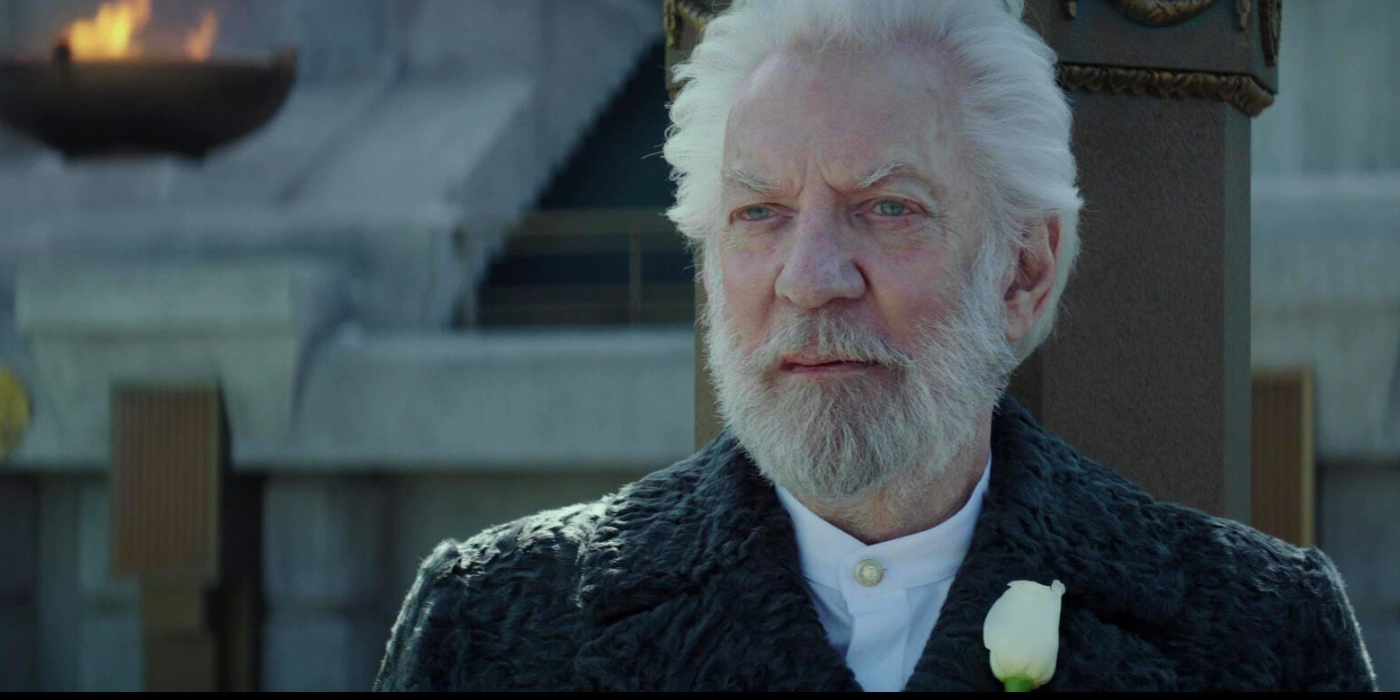 Donald Sutherlands Präsident Coriolanus Snow bei seiner Hinrichtung in Die Tribute von Panem: Mockingjay Teil 2