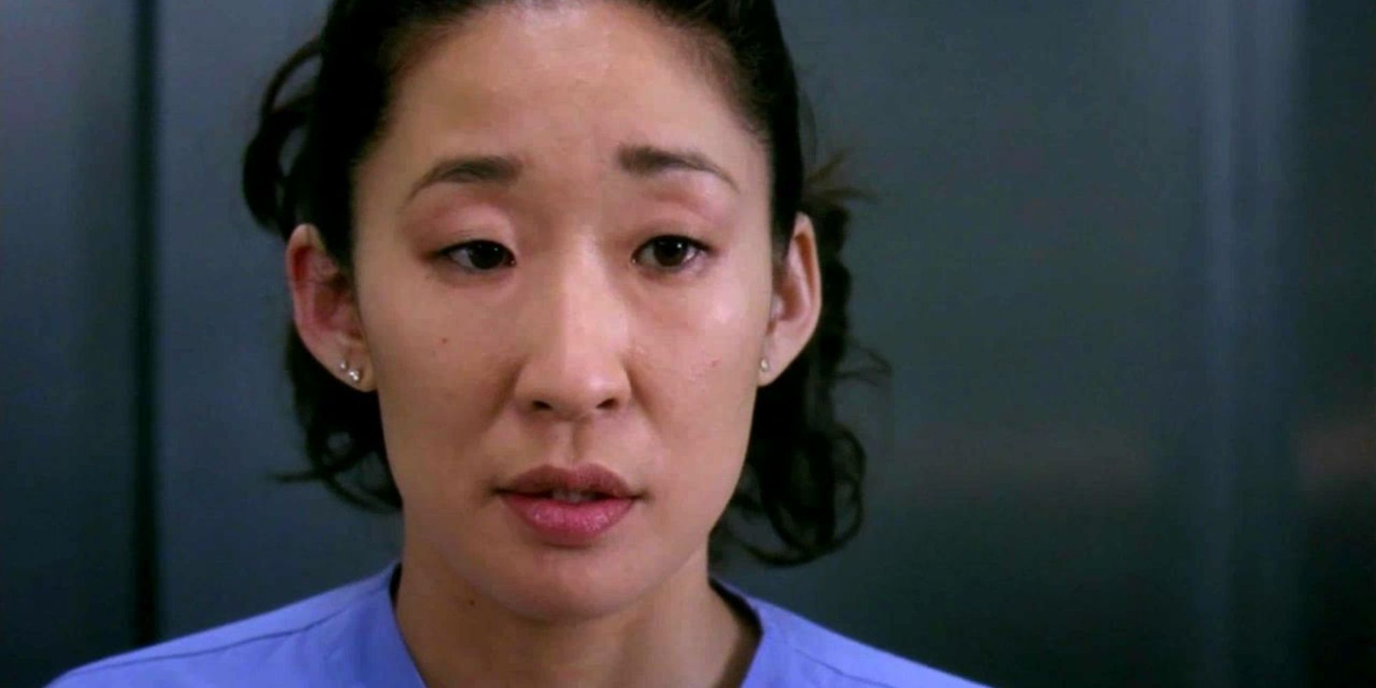Cristina Yang blickt bei „Grey's Anatomy“ ernst
