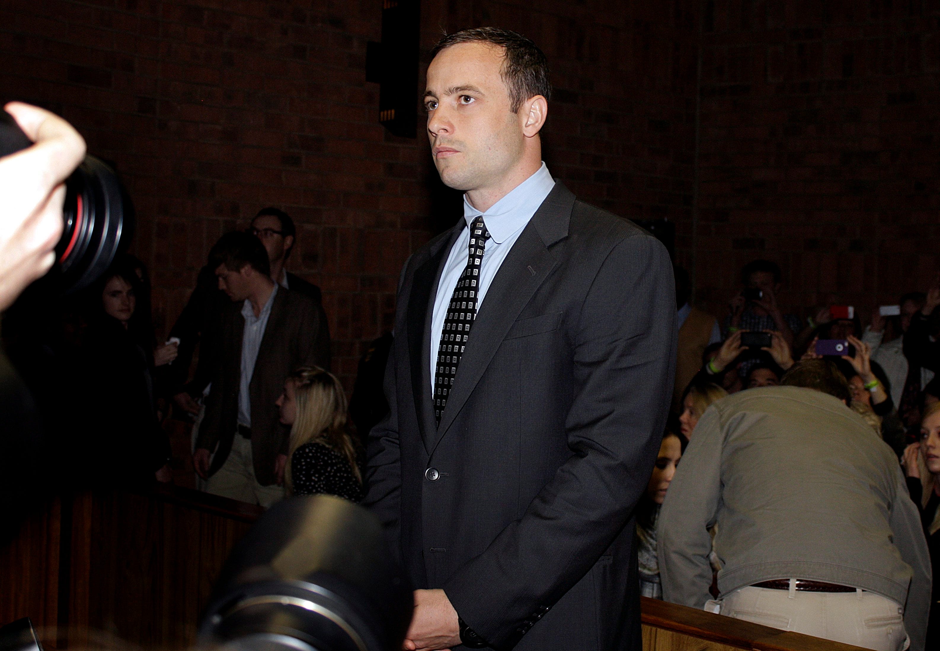 Pistorius 2013 bei seinem ersten Auftritt vor Gericht vor seinem Mordprozess.