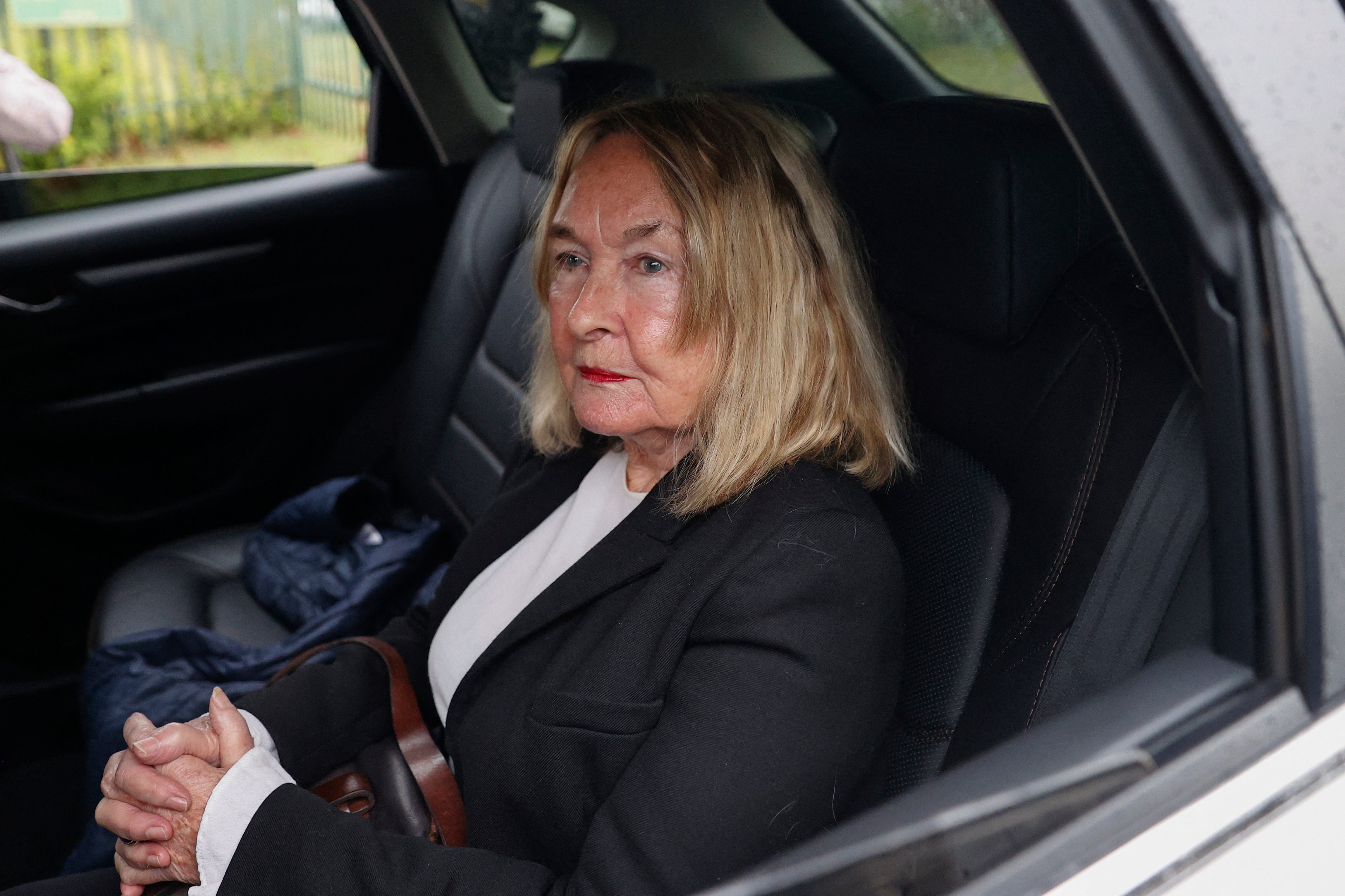 Die Mutter von Steenkamp, ​​June Steenkamp, ​​auf dem Weg zur Anhörung zur Bewährung von Pistorius im März 2023.