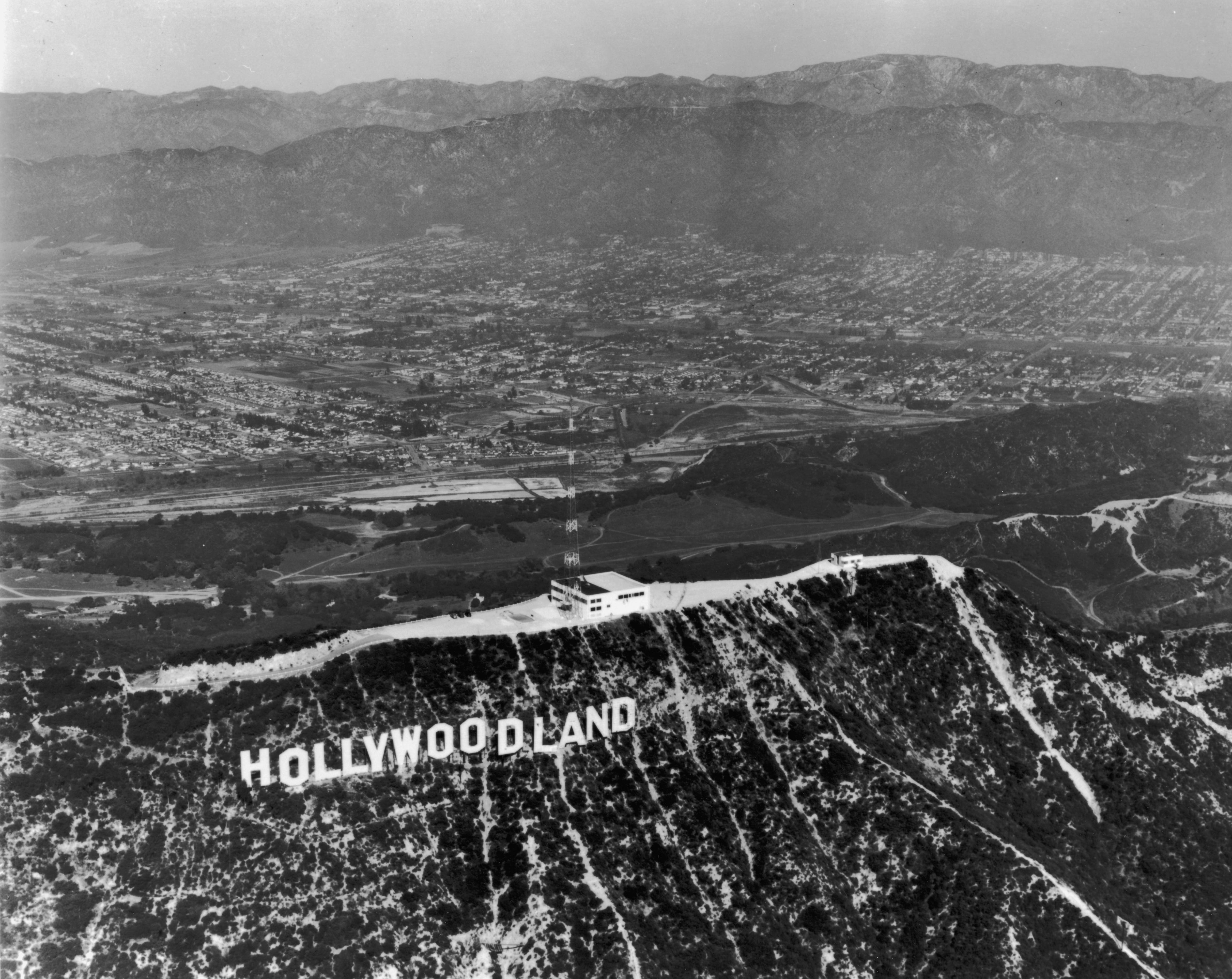 Um 1935: Hollywoodland-Schild, Hollywood, Kalifornien.  Der „Land“-Teil des Schildes wurde 1949 entfernt.