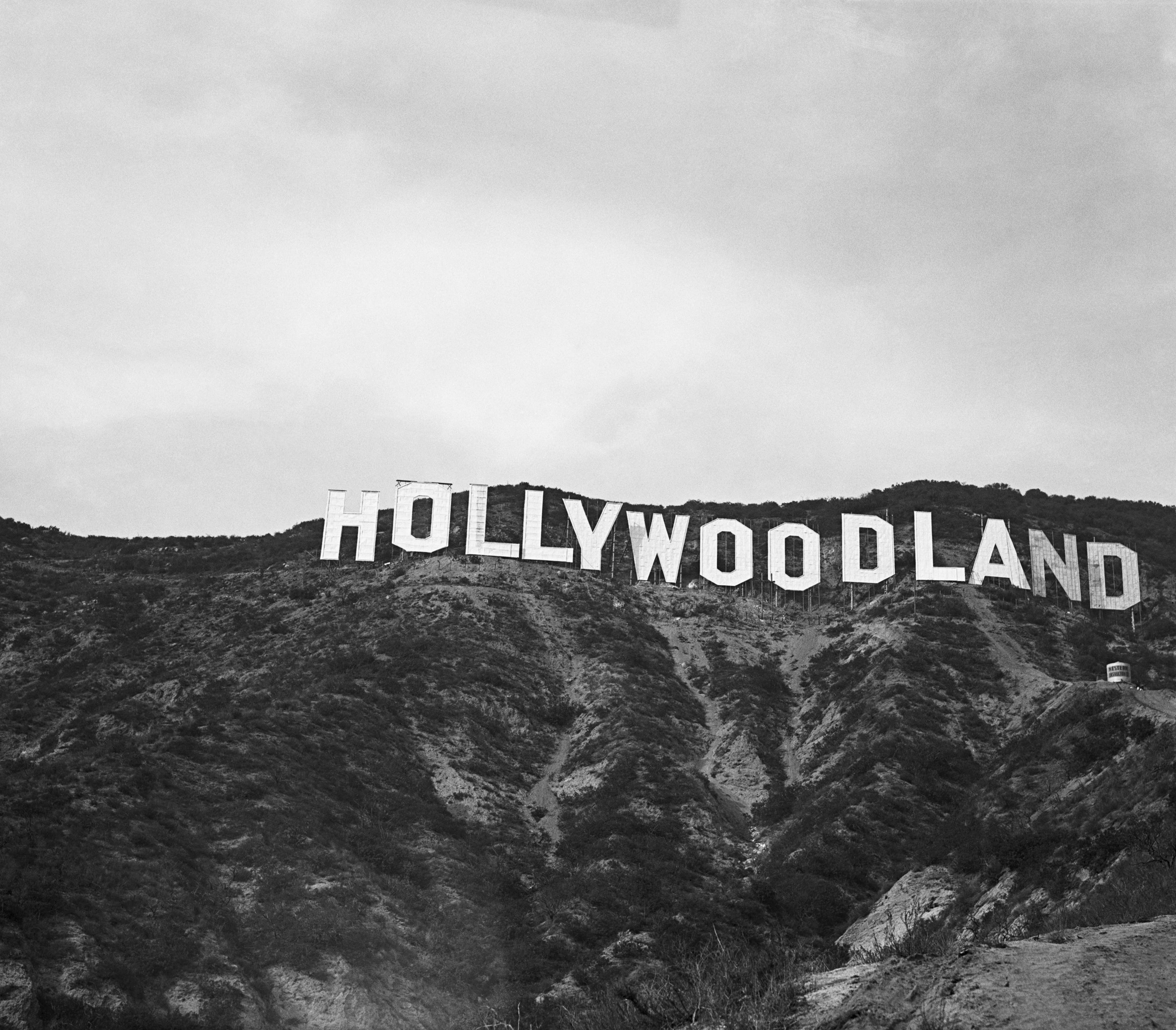 3.3.1924: „Hollywoodland“-Schild, Kalifornien.