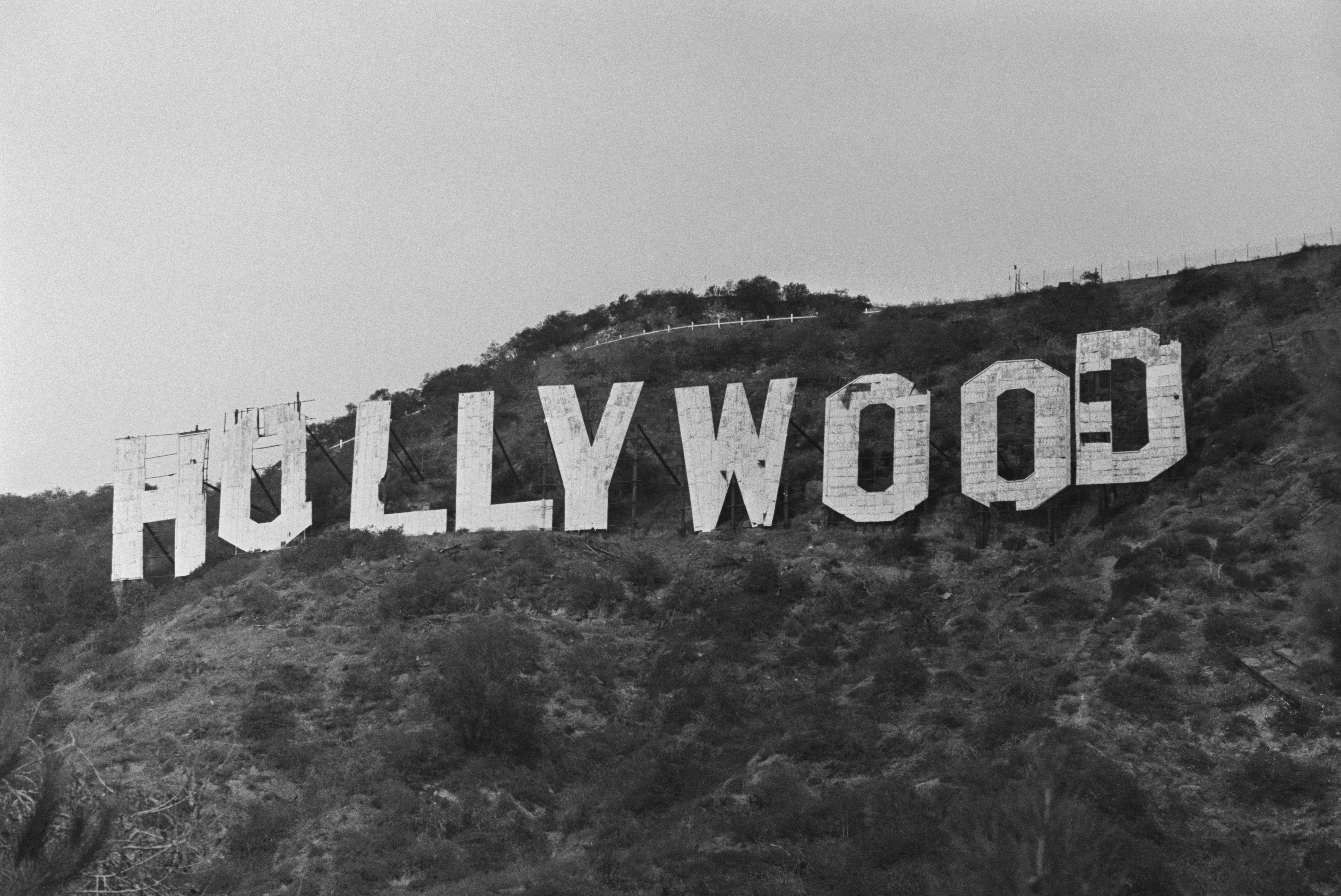 Das Hollywood-Schild am Mount Lee in den Hollywood Hills mit Blick auf Hollywood in Los Angeles, Kalifornien, 7. Dezember 1972.