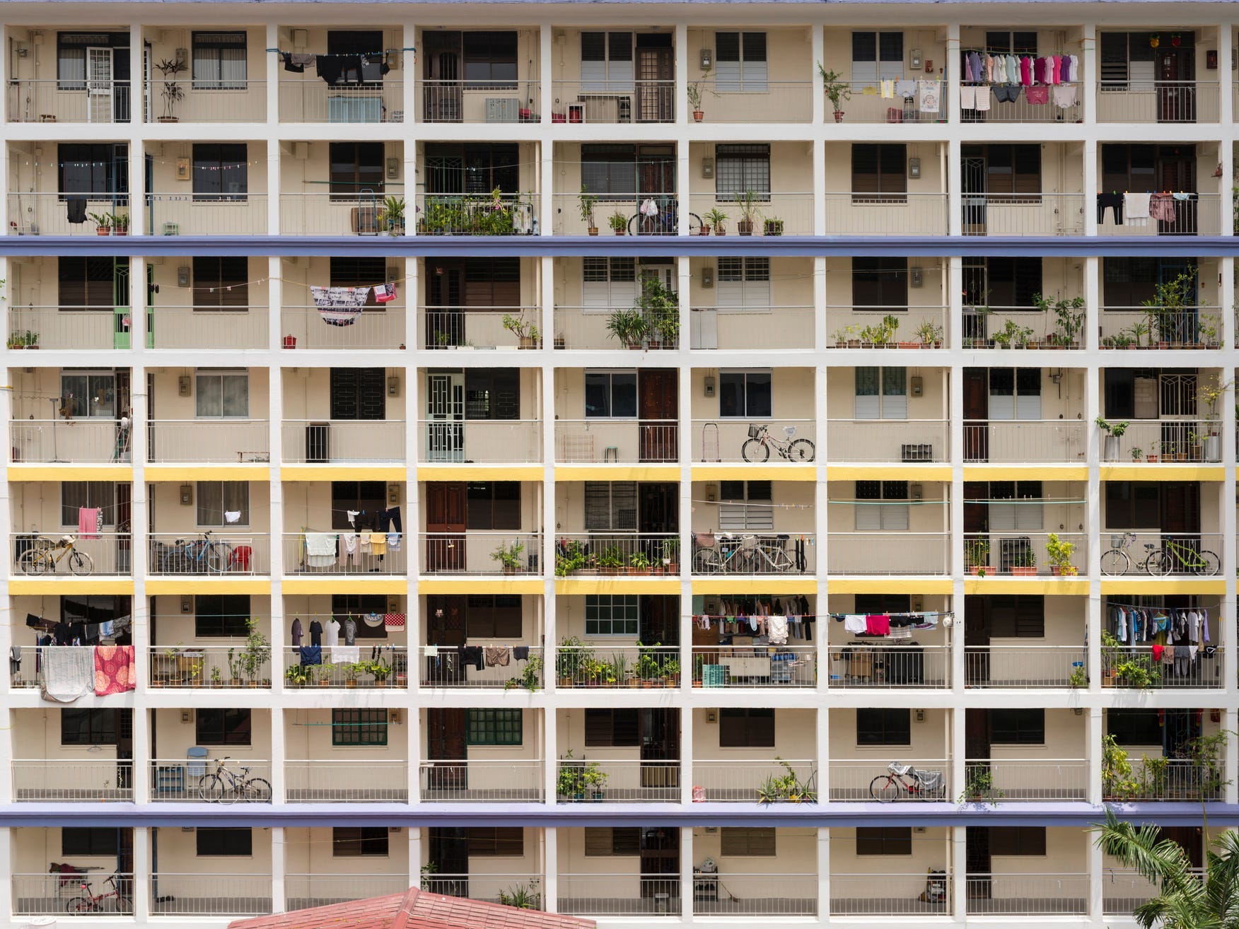Die Fassade einer Sozialwohnung in der Kampong Kayu Road, Singapur