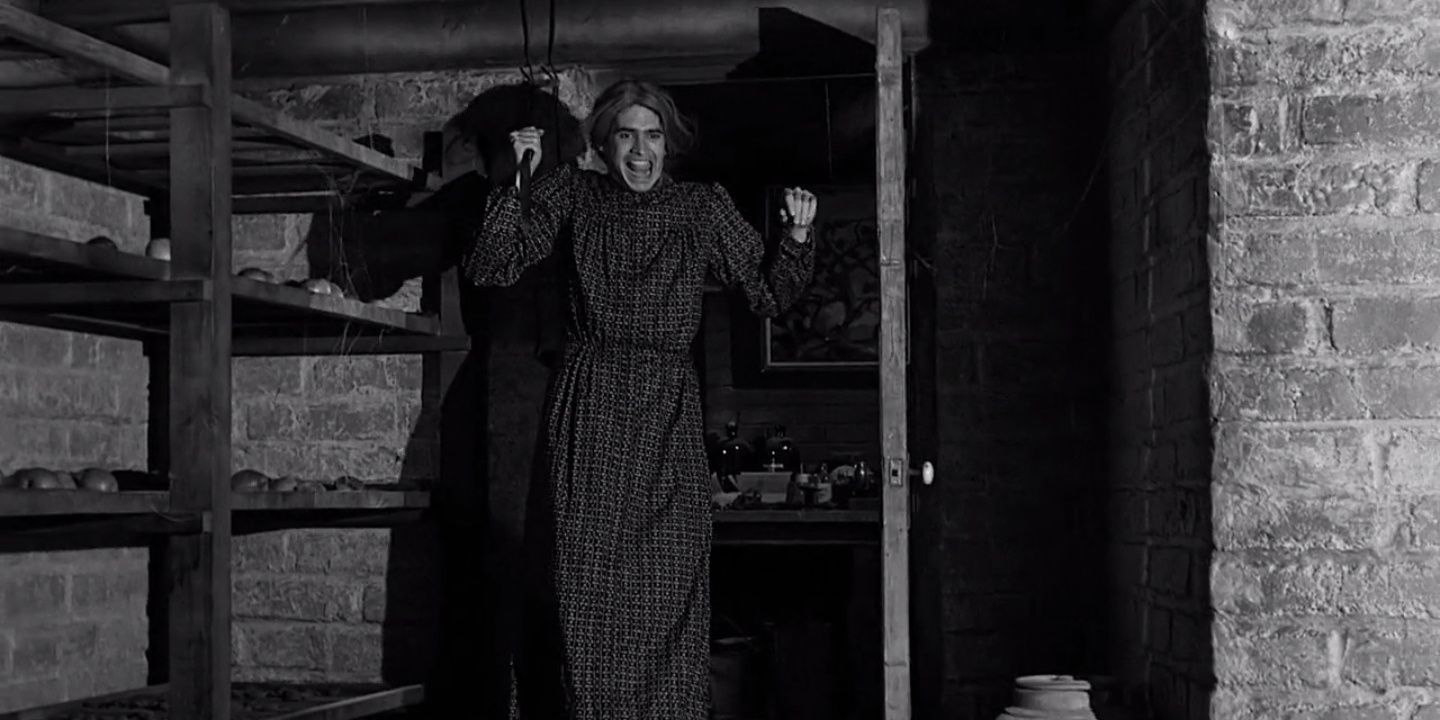 Anthony Perkins als Norman Bates gekleidet wie seine Mutter in Psycho.