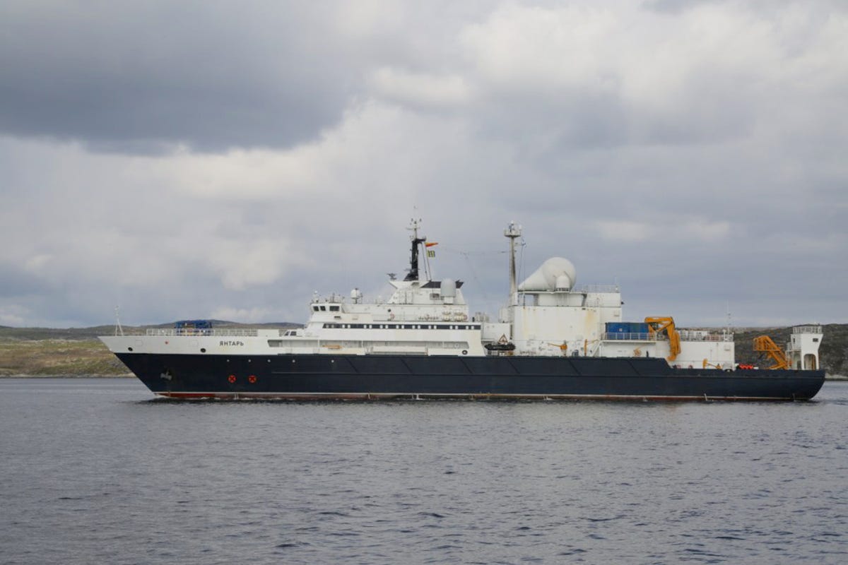 Russisches ozeanographisches Forschungsschiff Yantar