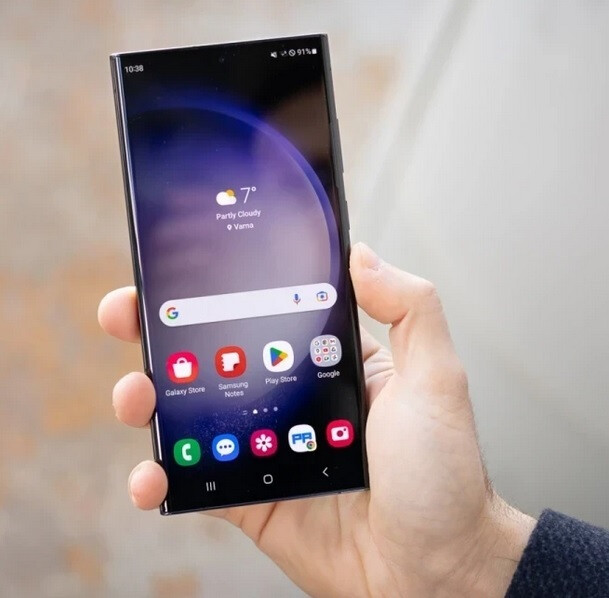 Das Samsung Galaxy S23 Ultra ist das einzige High-End-Galaxy-Handy, das es in die Top Ten der ausgelieferten Modelle im ersten Halbjahr 2023 geschafft hat – Samsungs Ziel für 2024: mehr höherpreisige Handys verkaufen und den durchschnittlichen Verkaufspreis erhöhen