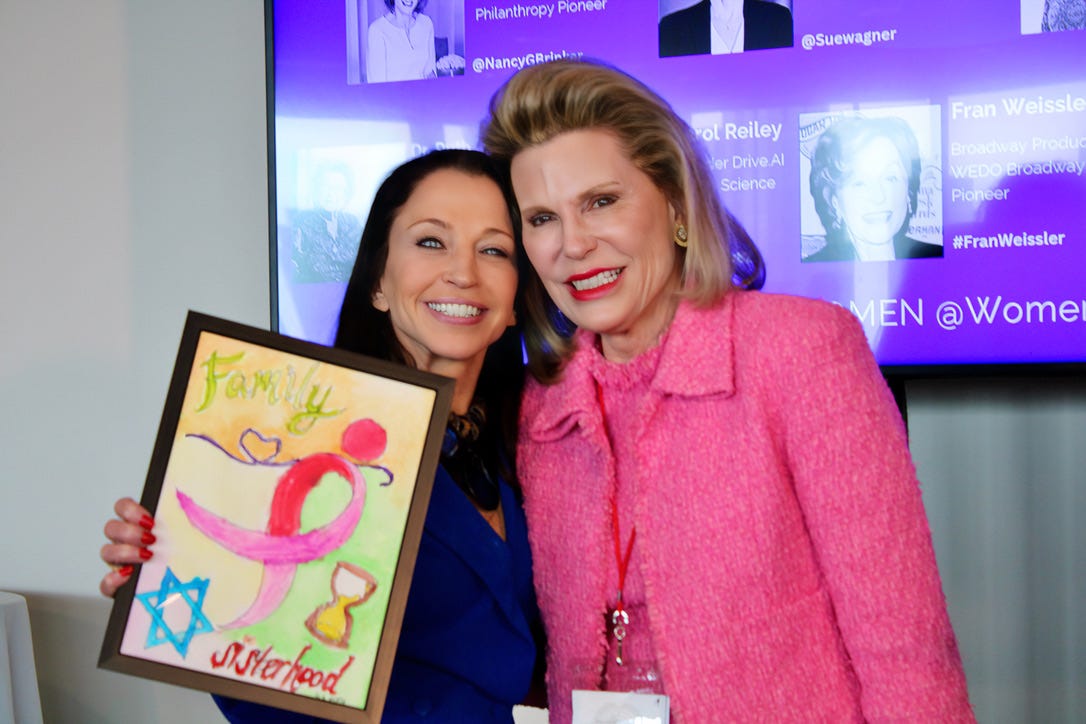 WEDO-Gründerin Wendy Diamond lächelt mit Nancy G. Brinker.