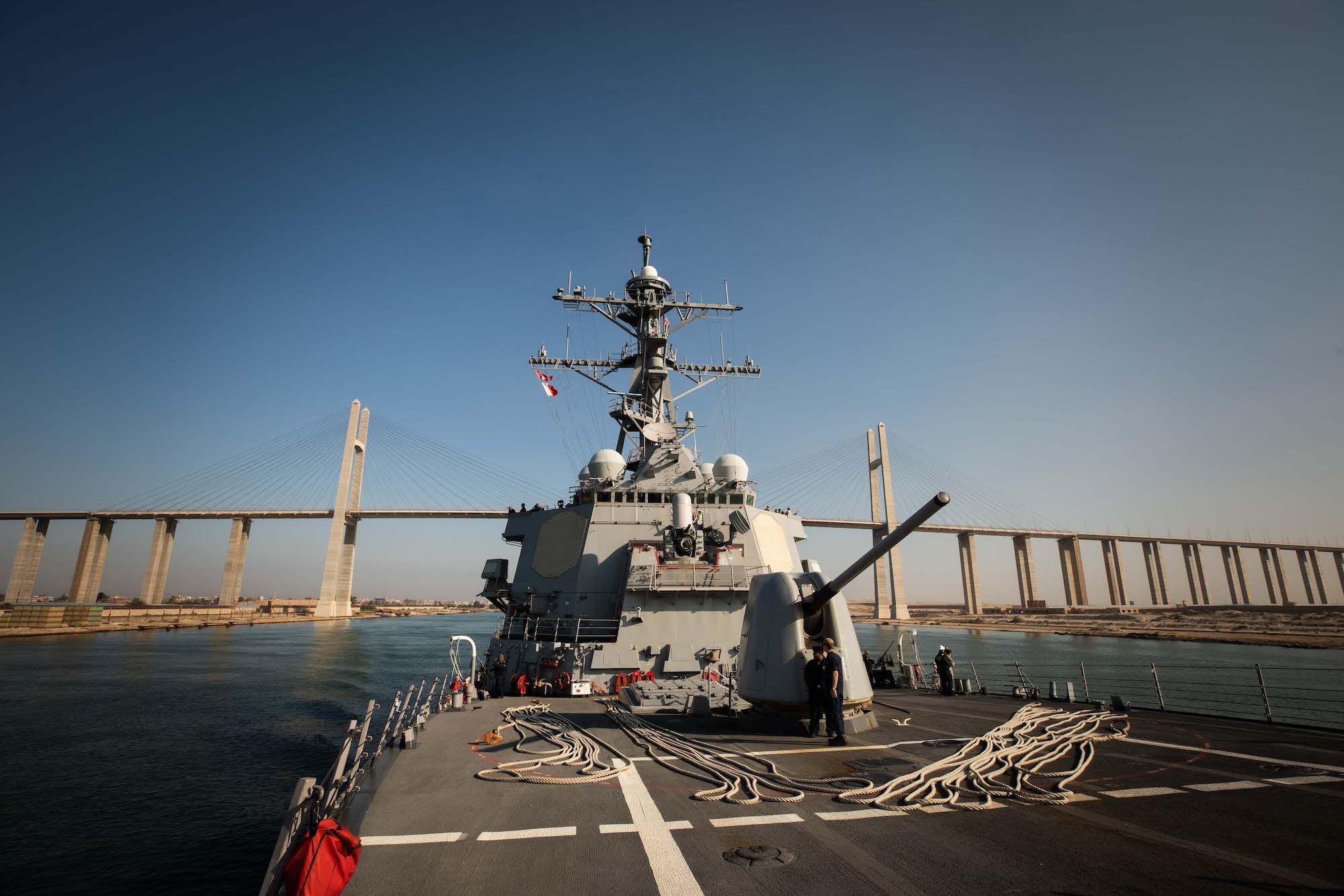 Marinezerstörer USS Carney im Suezkanal