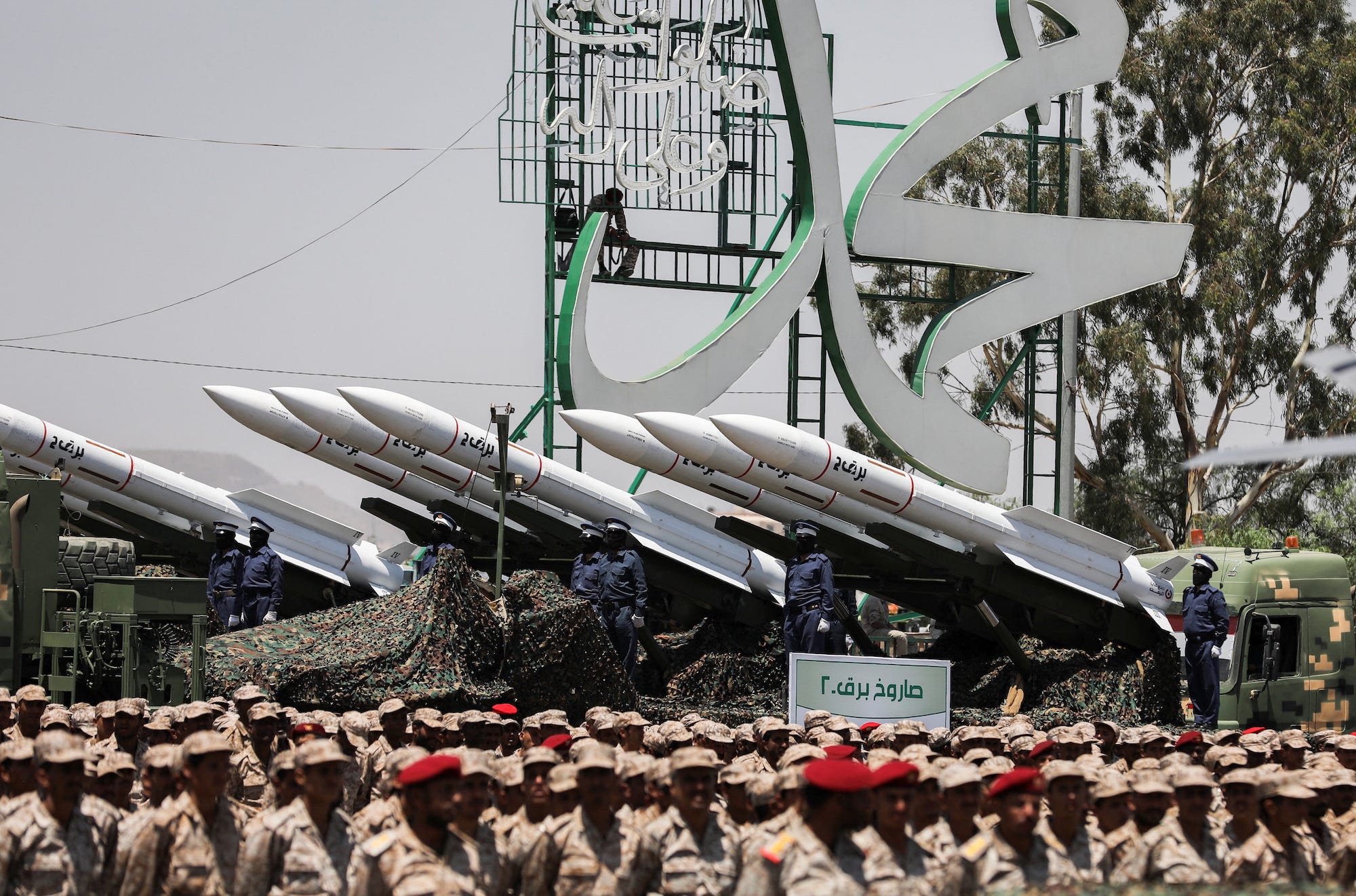 Houthi Sanaa Jemen führt Raketen-Militärparade durch