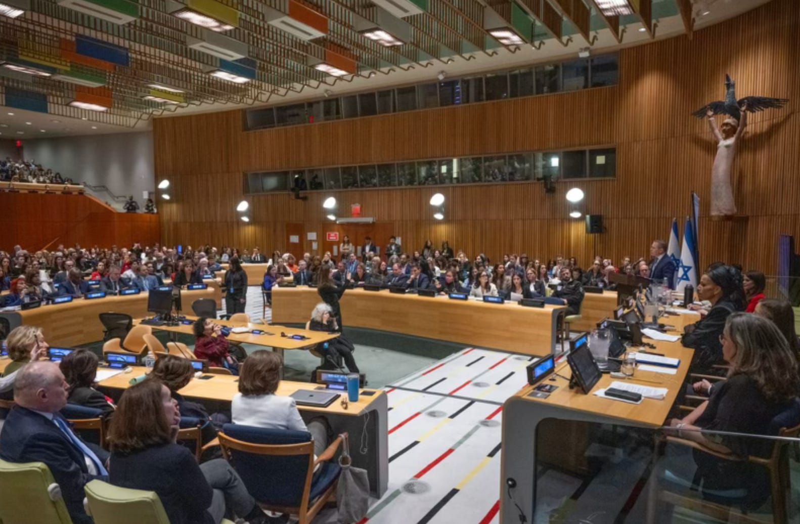 Israels Botschafter Gilad Erdan spricht auf dem UN-Gipfel über die geschlechtsspezifische Gewalt beim Terroranschlag vom 7. Oktober.