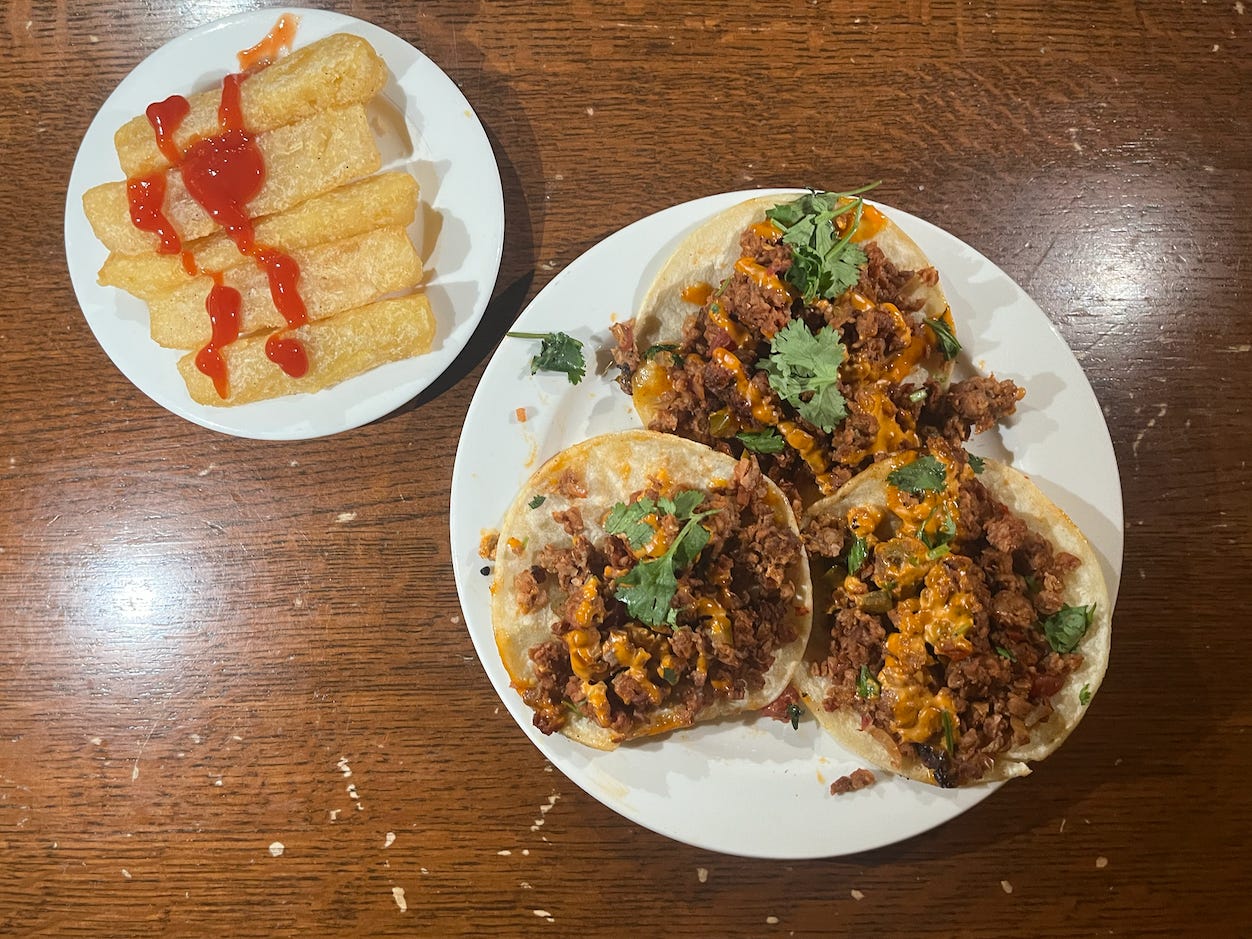 Drei Tacos und Pommes in Harvard