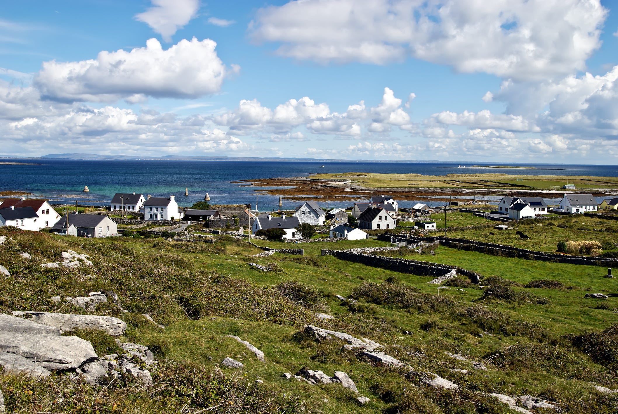 Die wunderschöne Landschaft der Insel Inis Mór, Irland