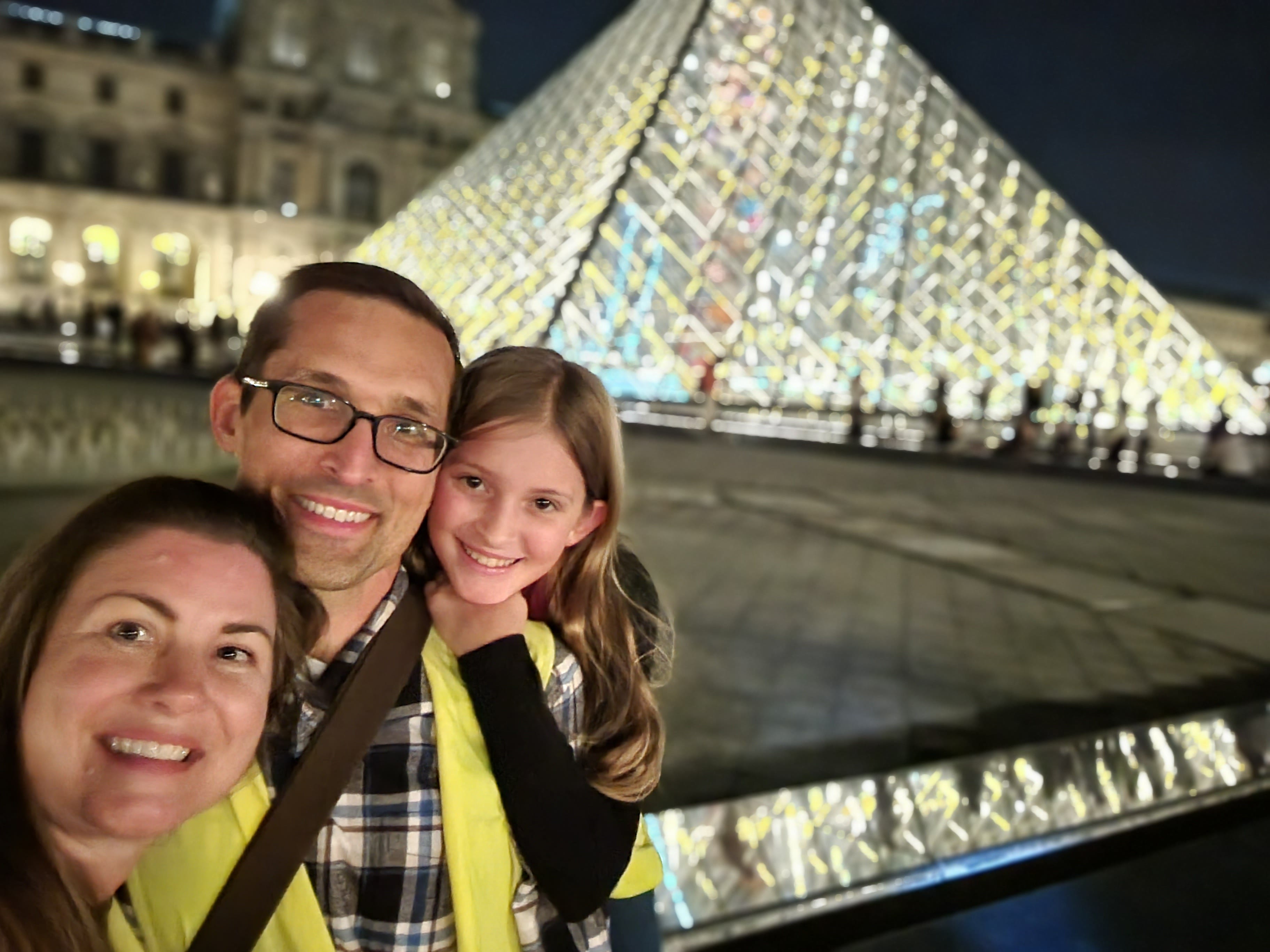 Die Willicks besuchen den Louvre in Paris.